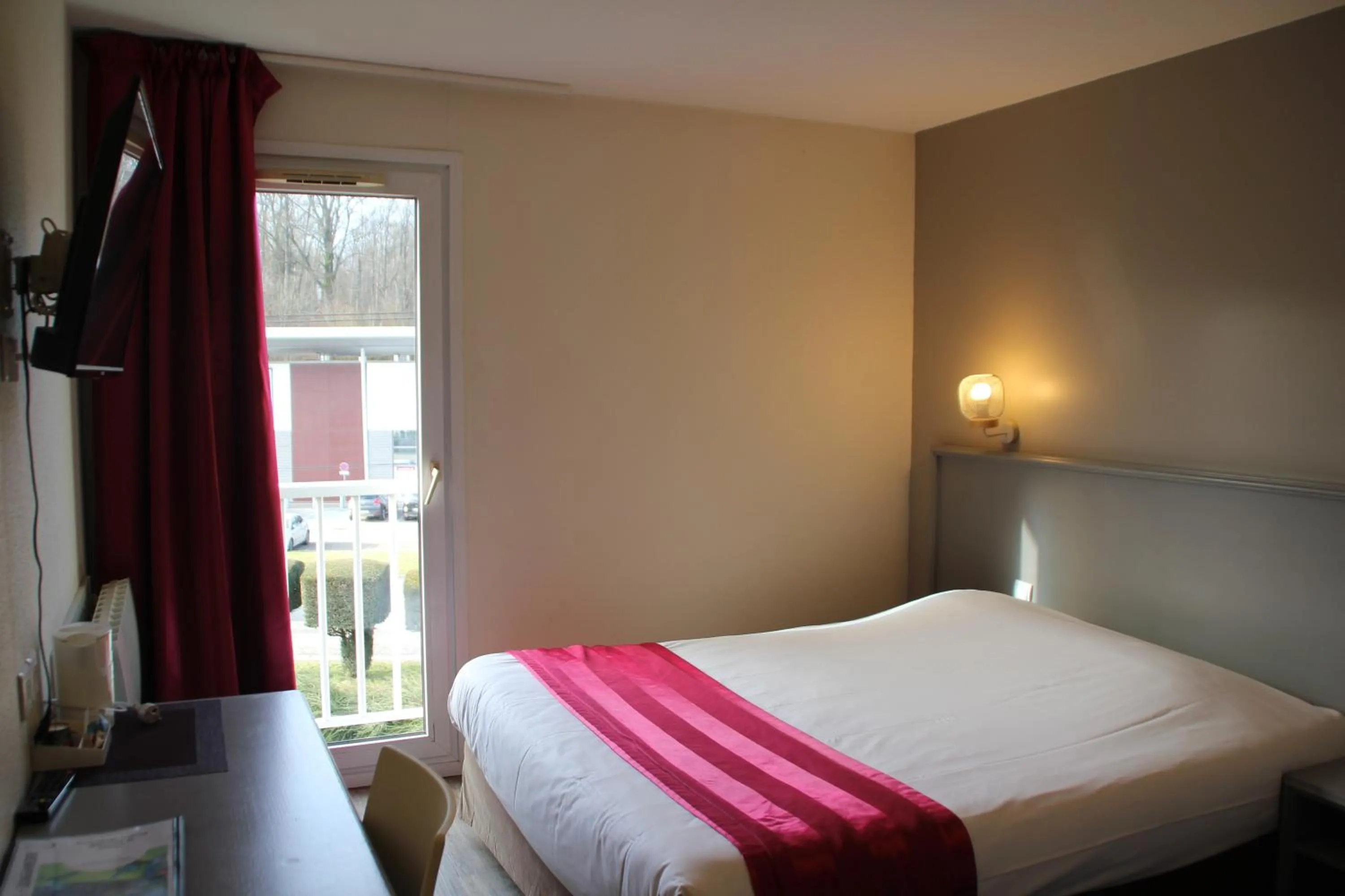 Bed in The Originals City, Hôtel Le Louisiane, Belfort Sud