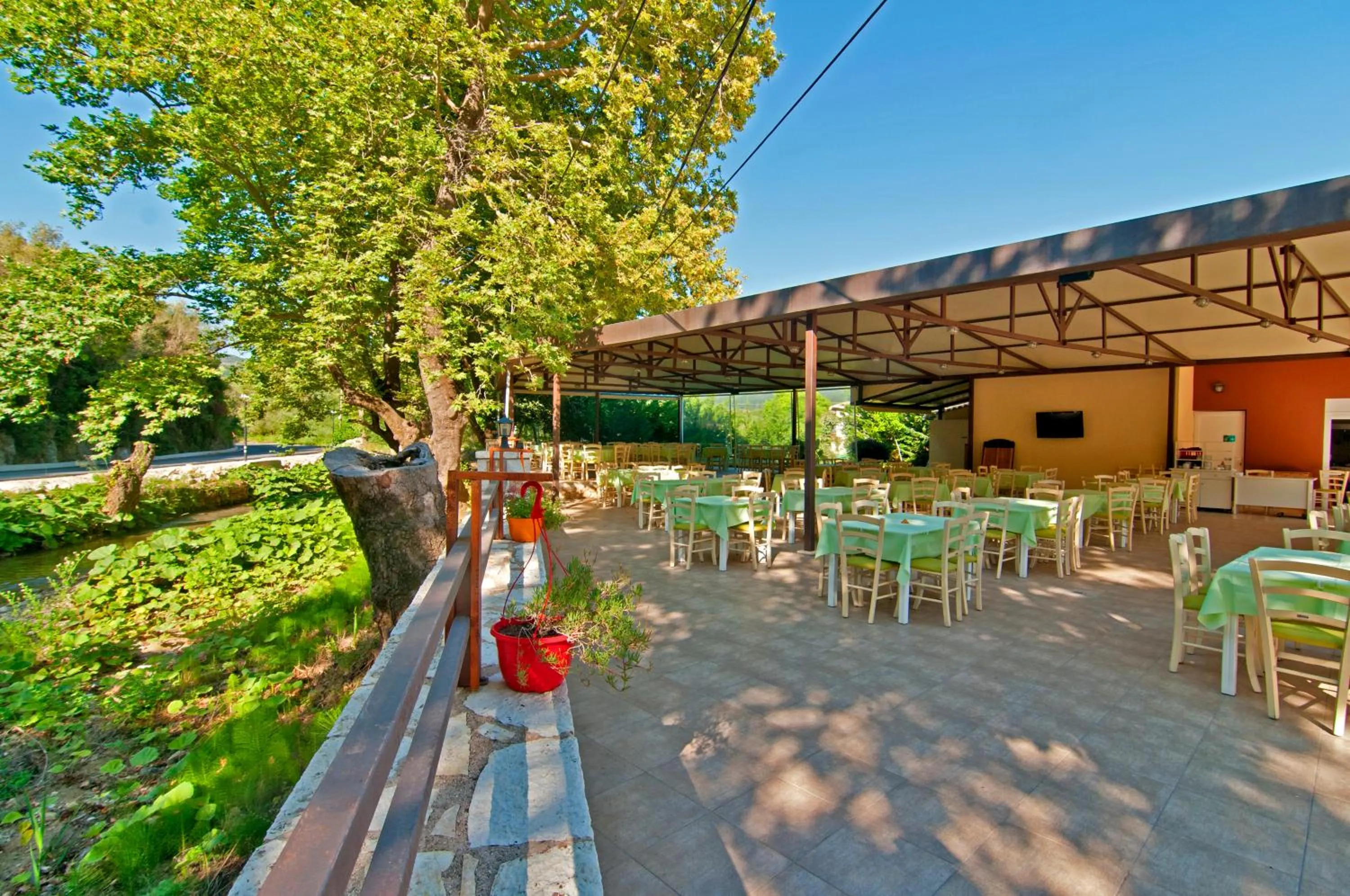 Restaurant/places to eat in Riviera Perdika Hotel