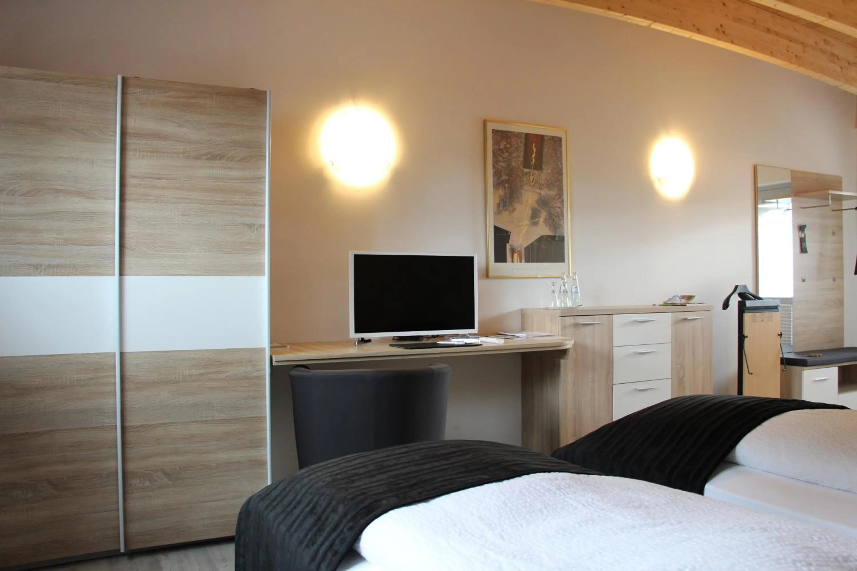 Photo of the whole room, Bed in Hotel-Restaurant Haus Berger