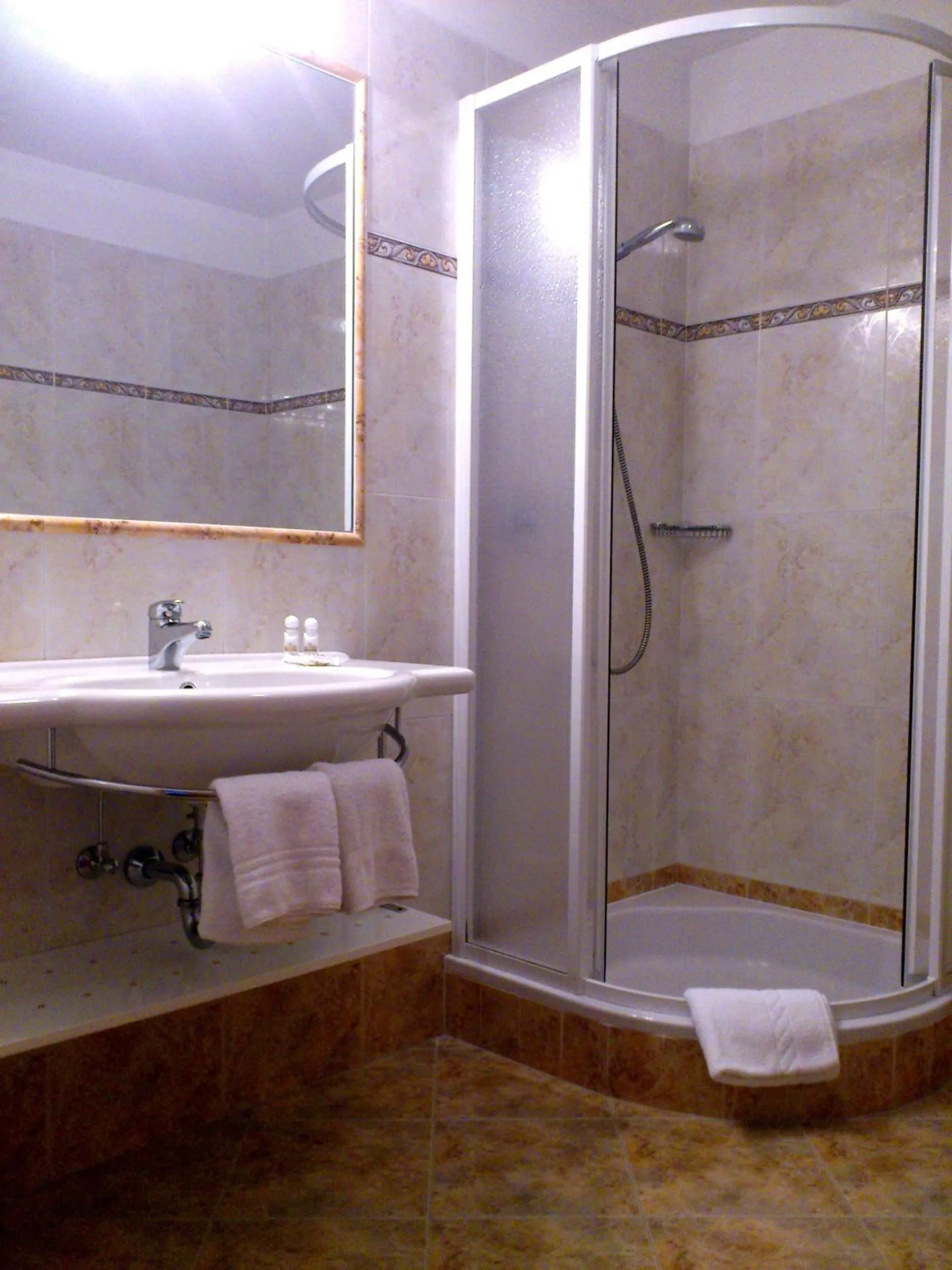 Photo of the whole room in Hotel Andechserhof & Mountain Sky