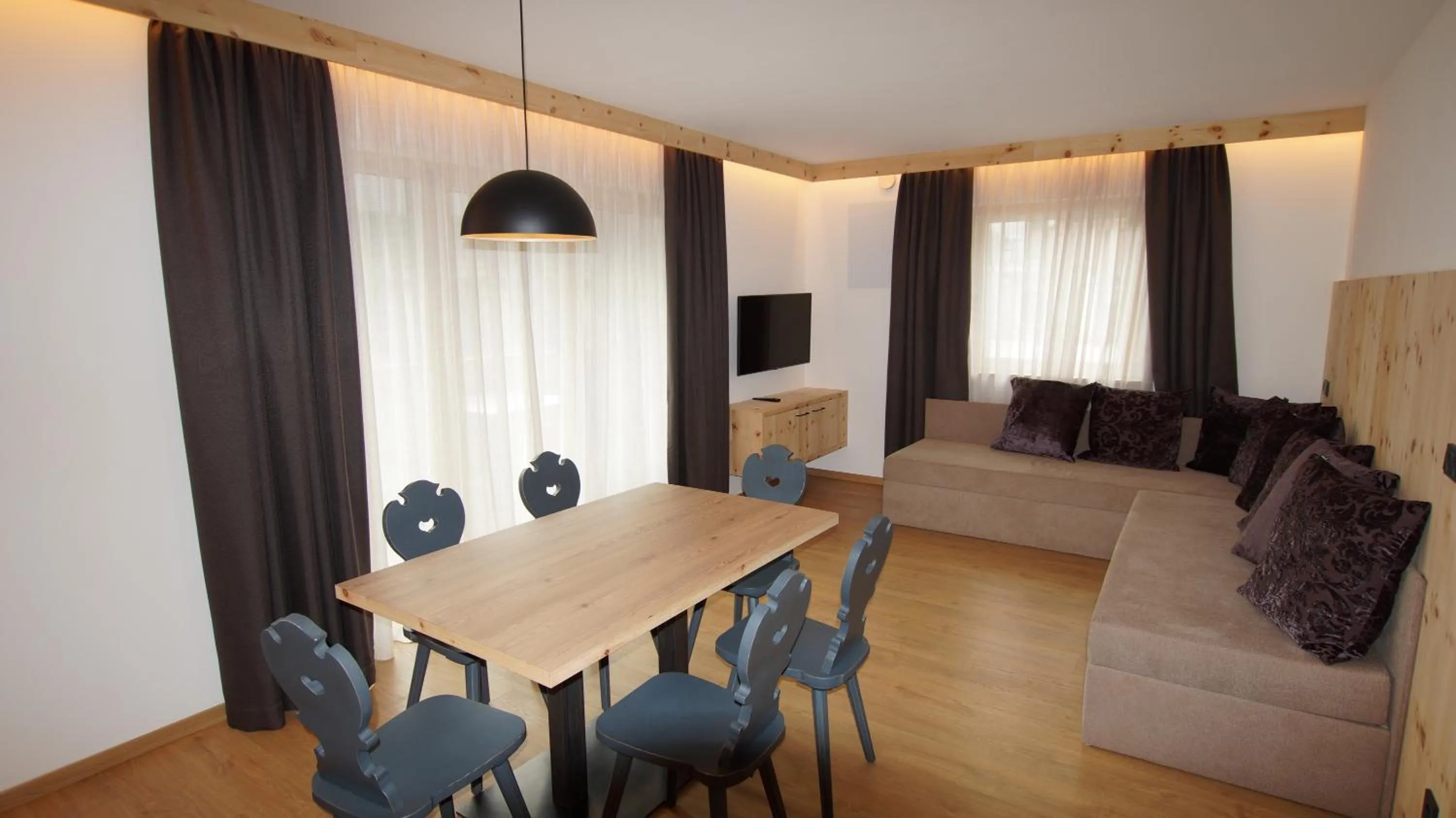 Kitchen or kitchenette in Hotel Andechserhof & Mountain Sky