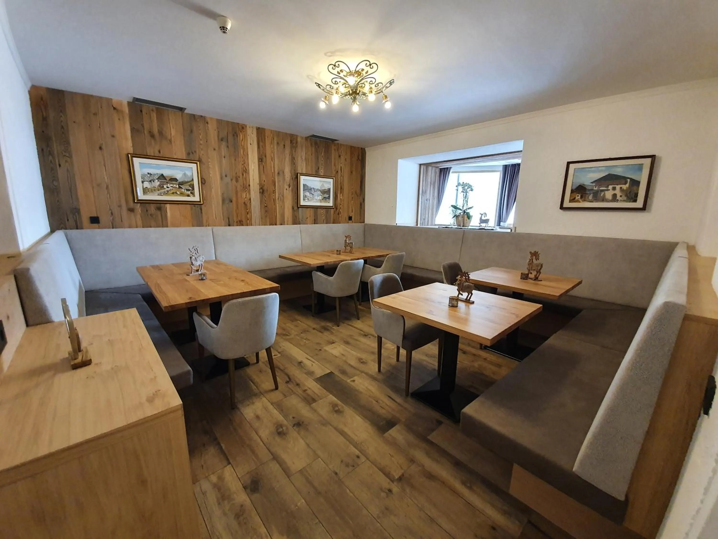 Restaurant/places to eat in Hotel Andechserhof & Mountain Sky