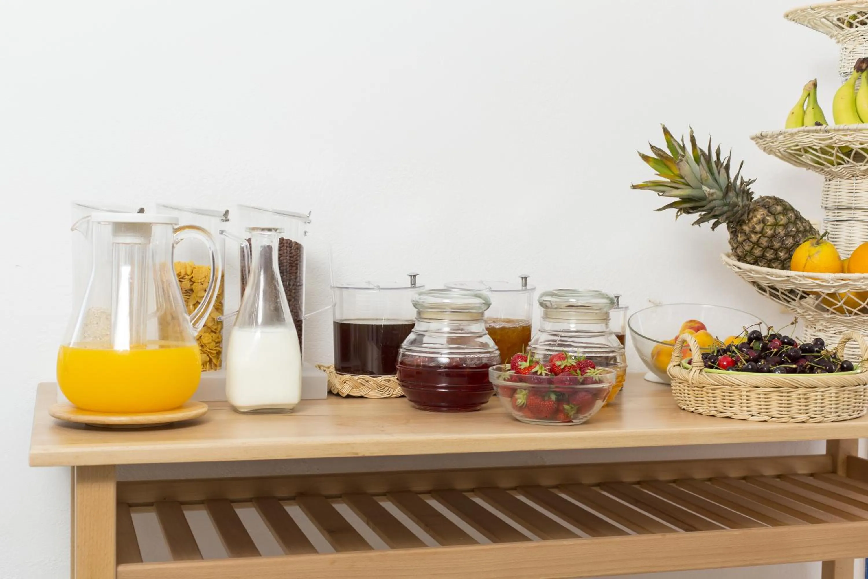 Buffet breakfast in Hotel Semeli