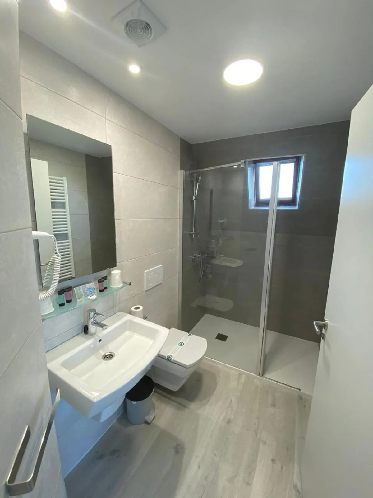 Shower in Hotel Playamar Spa