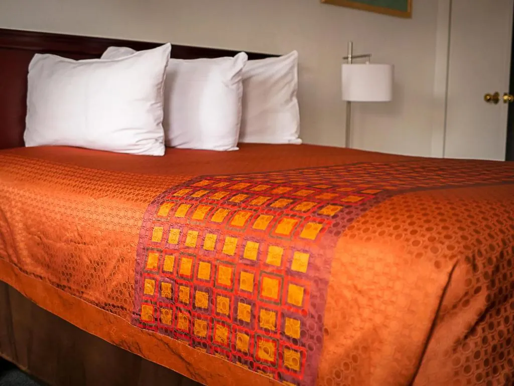 Bed in Americas Best Value Inn - Chico