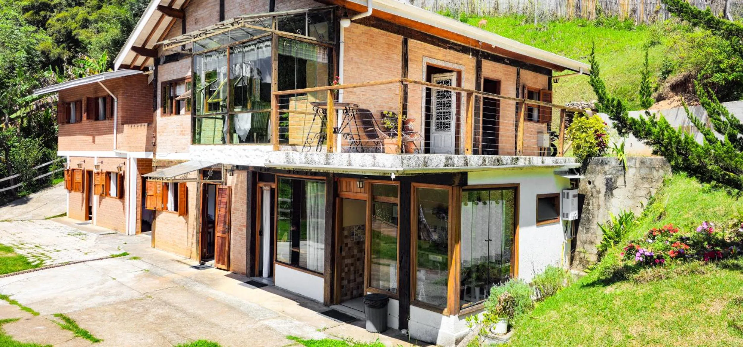 Property building in Cores e Flores da Serra Pousada by Concavus