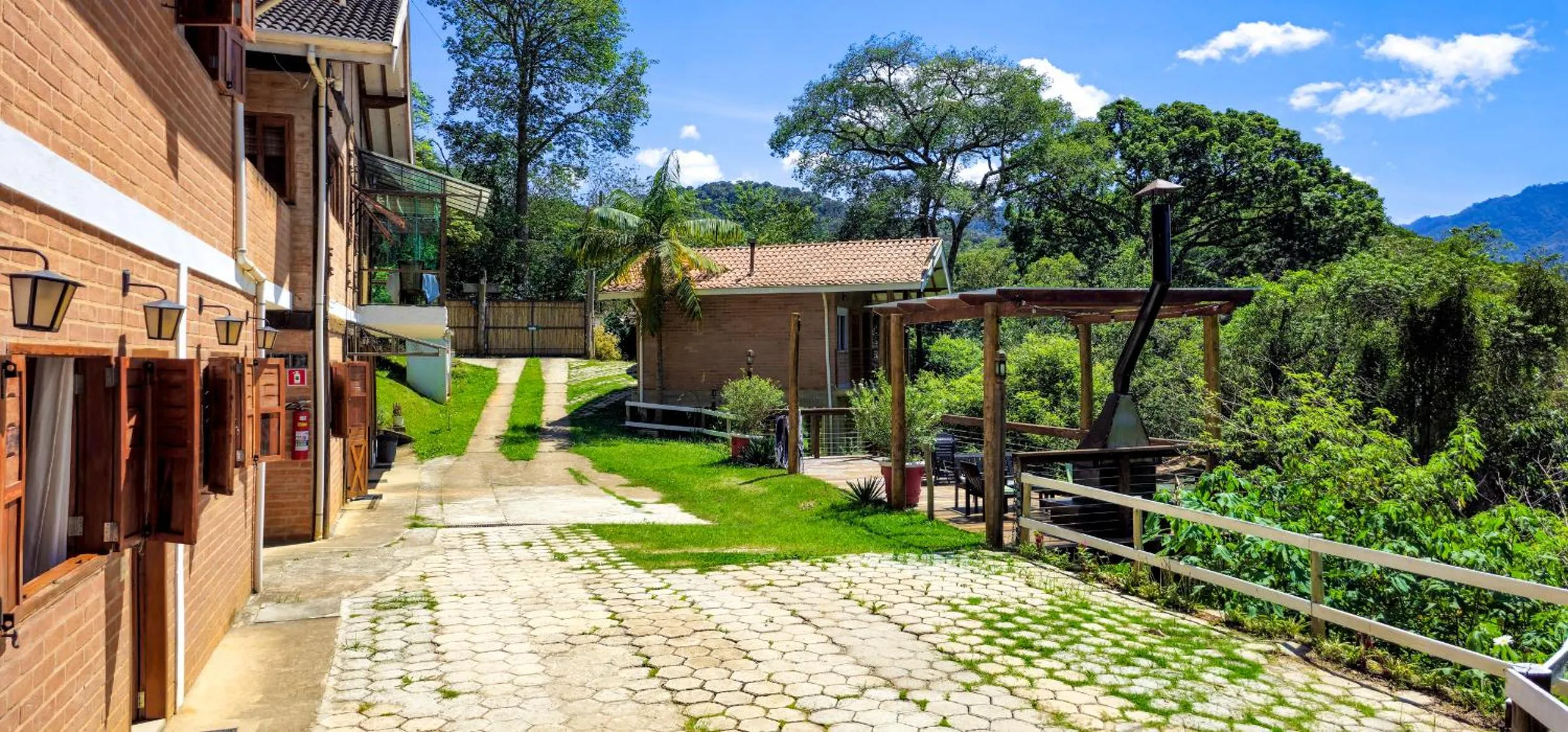 Property building in Cores e Flores da Serra Pousada by Concavus