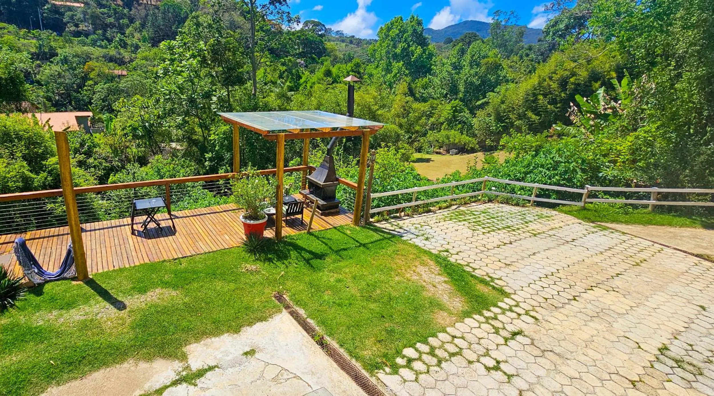 Natural landscape in Cores e Flores da Serra Pousada by Concavus