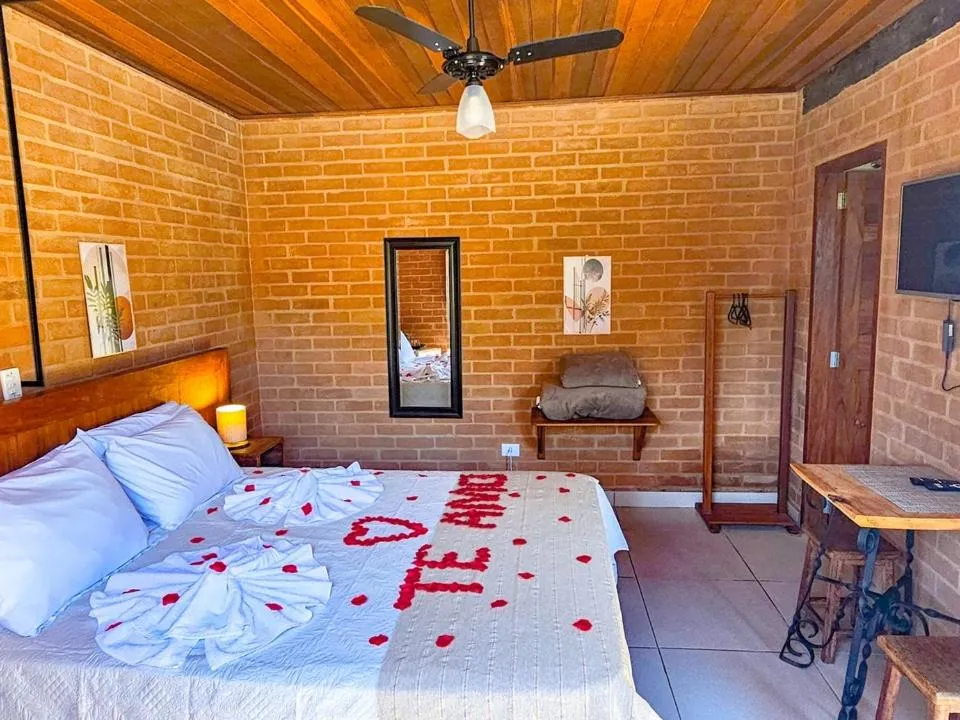 Bedroom, Bed in Cores e Flores da Serra Pousada by Concavus