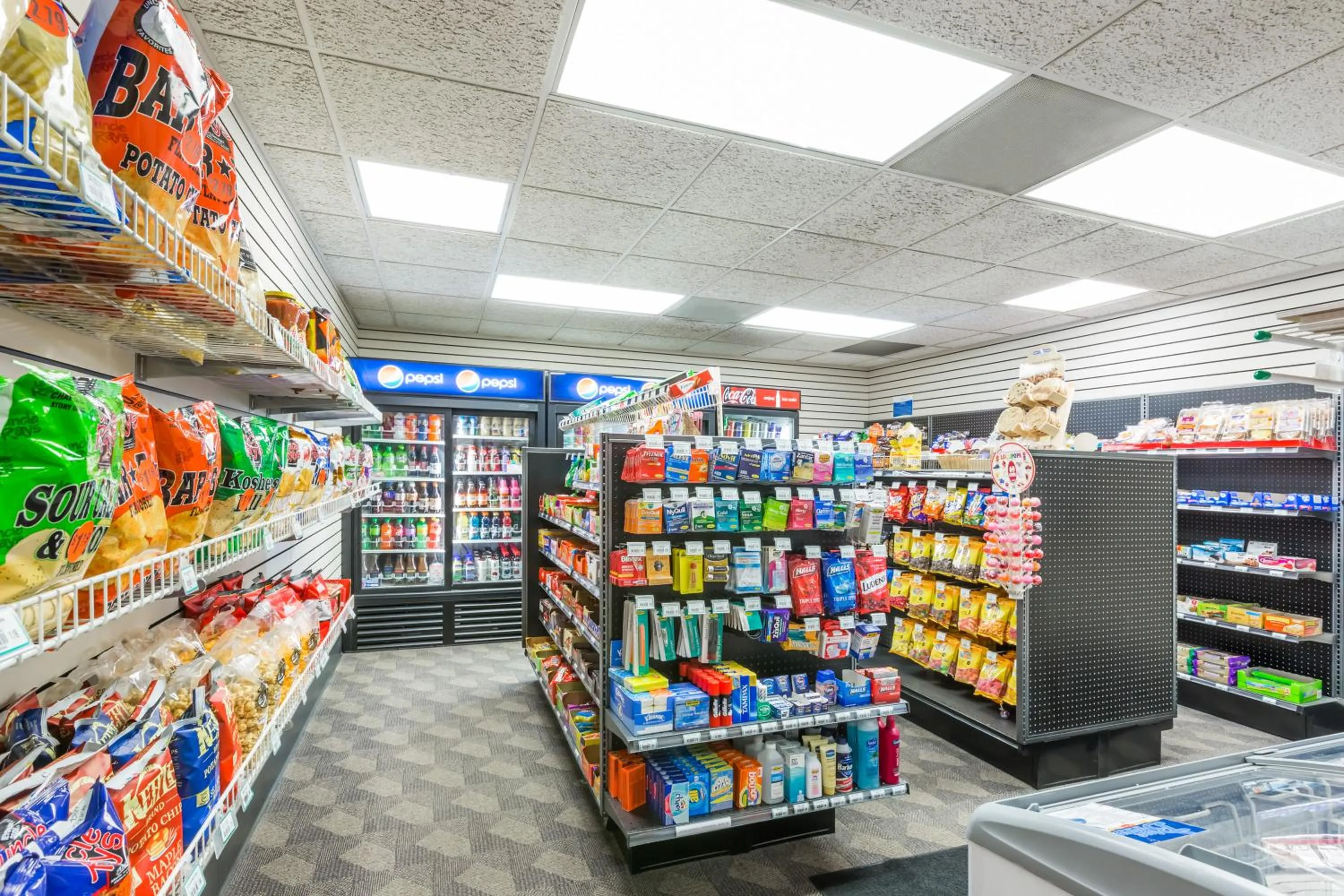 On-site shops in Baymont by Wyndham Des Moines Airport