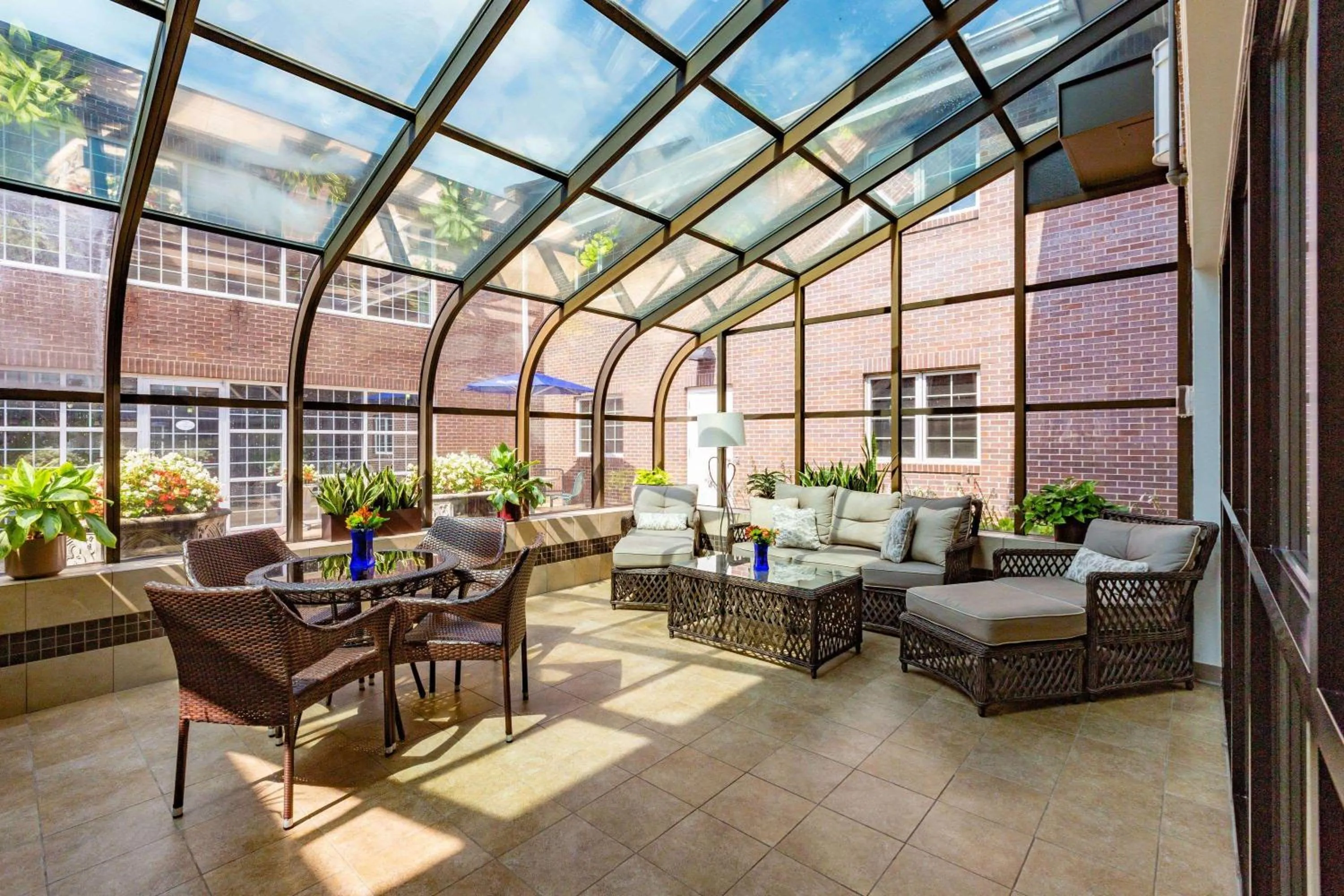 Lobby or reception in Baymont by Wyndham Des Moines Airport