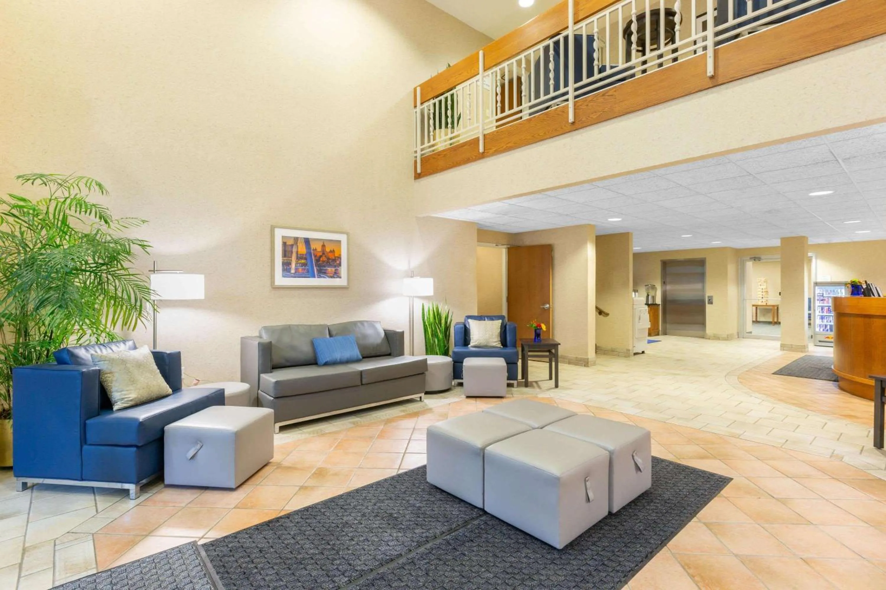 Lobby or reception in Baymont by Wyndham Des Moines Airport