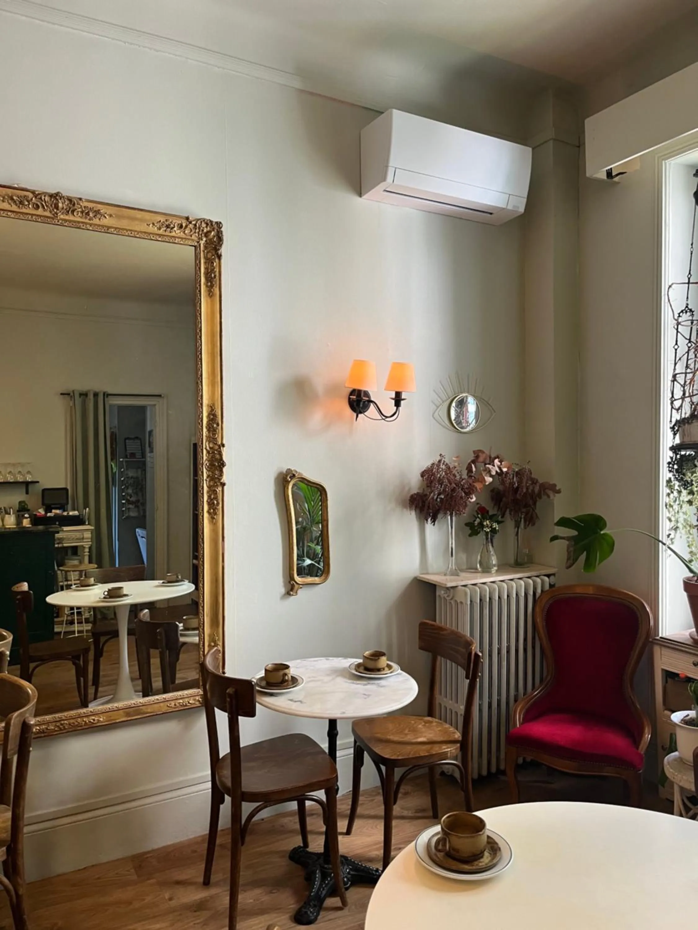 Living room in Saint Charles Hôtel &amp; Coliving Biarritz