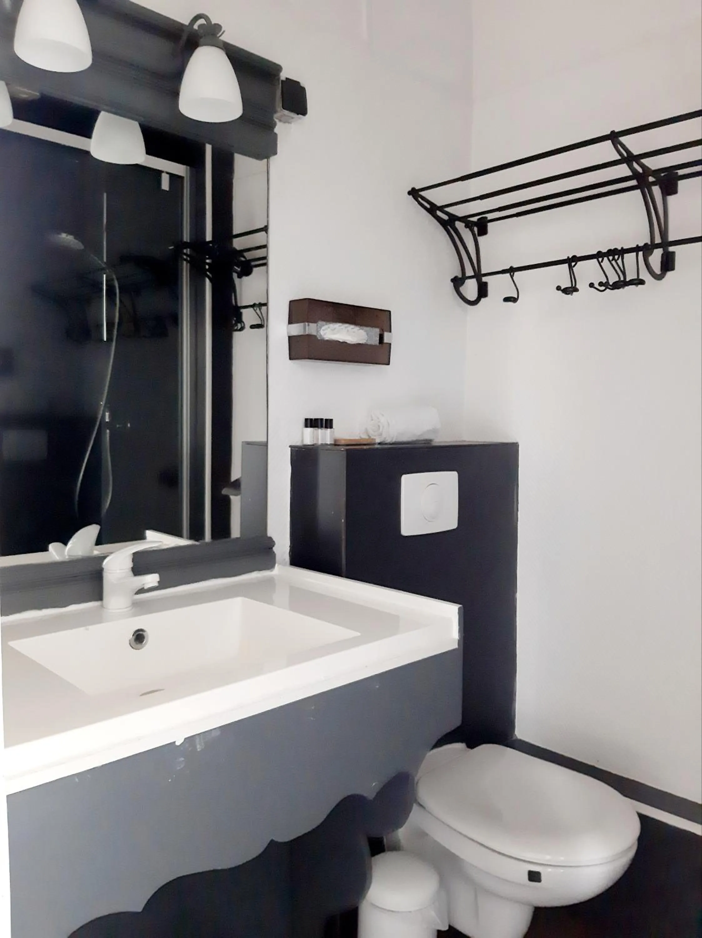 Bathroom in Saint Charles Hôtel &amp; Coliving Biarritz