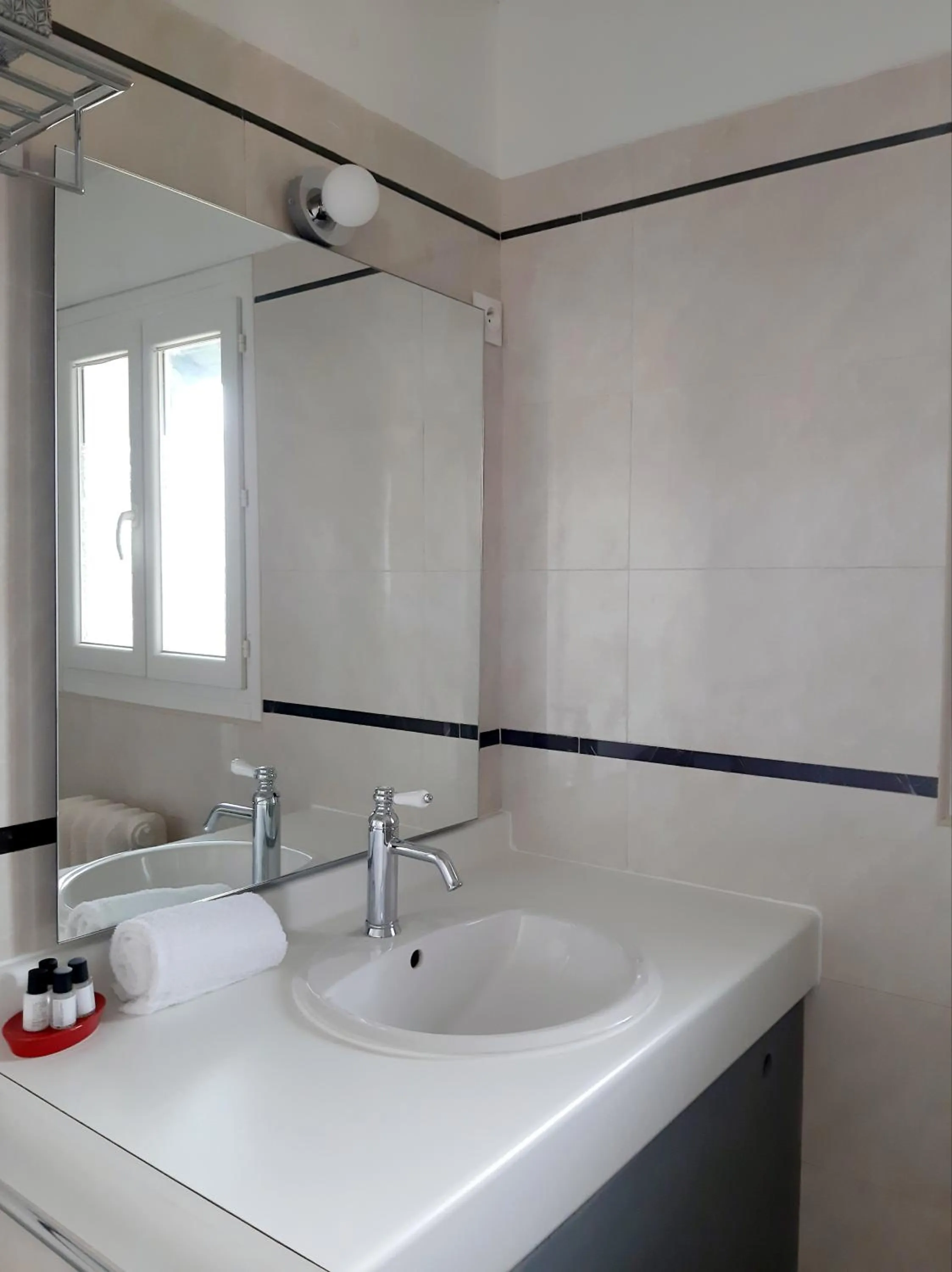 Bathroom in Saint Charles Hôtel &amp; Coliving Biarritz