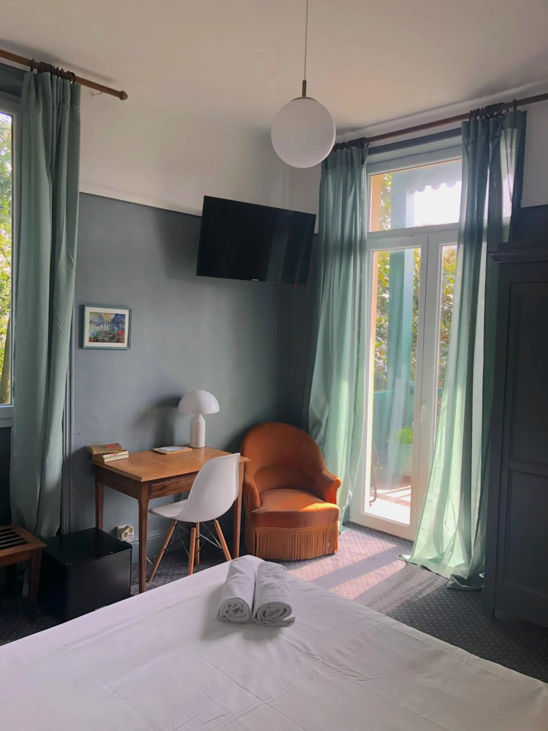 Seating area, Bed in Saint Charles Hôtel &amp; Coliving Biarritz