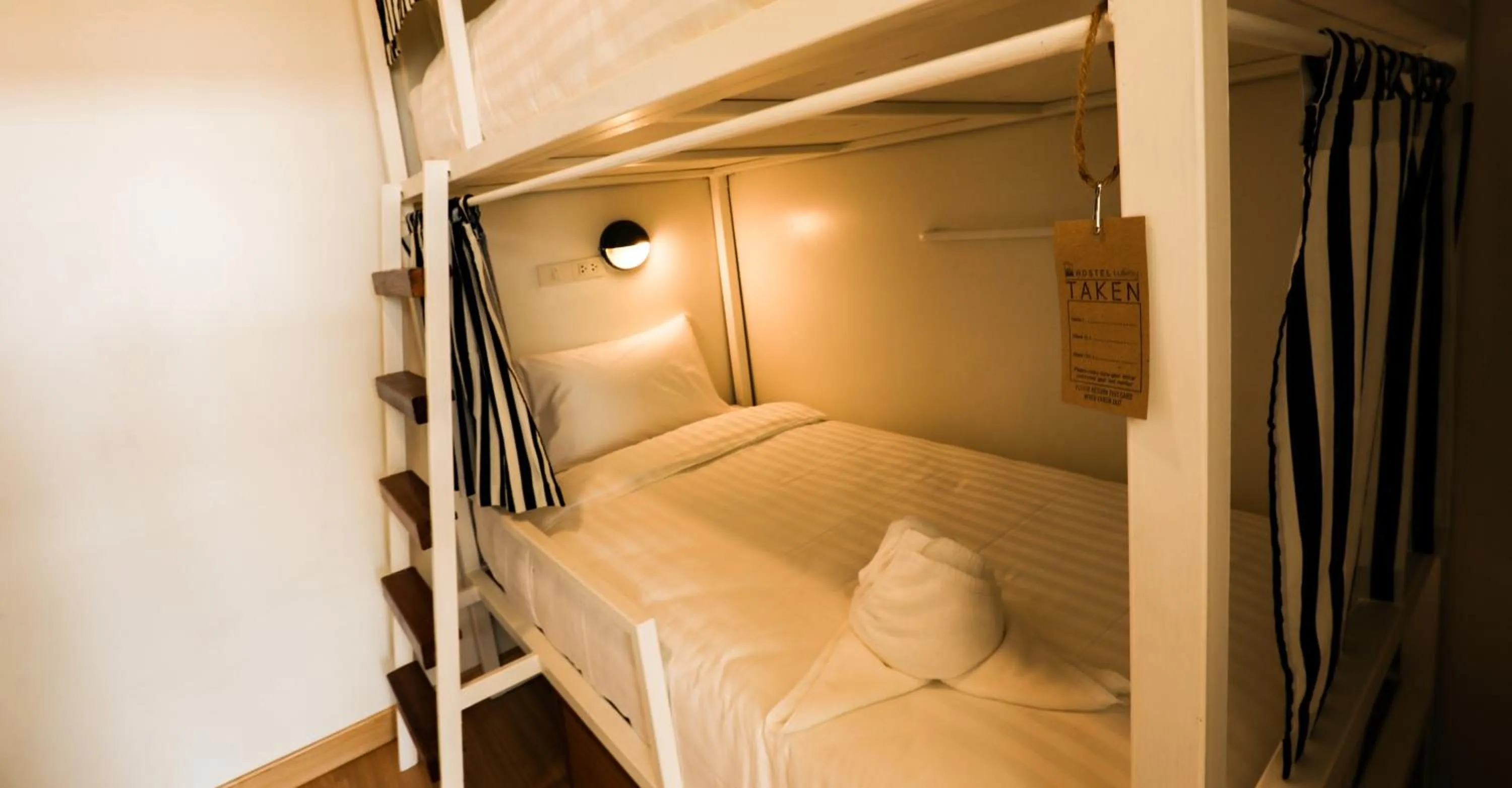 Bed in Hostel Lullaby Non-Smoking