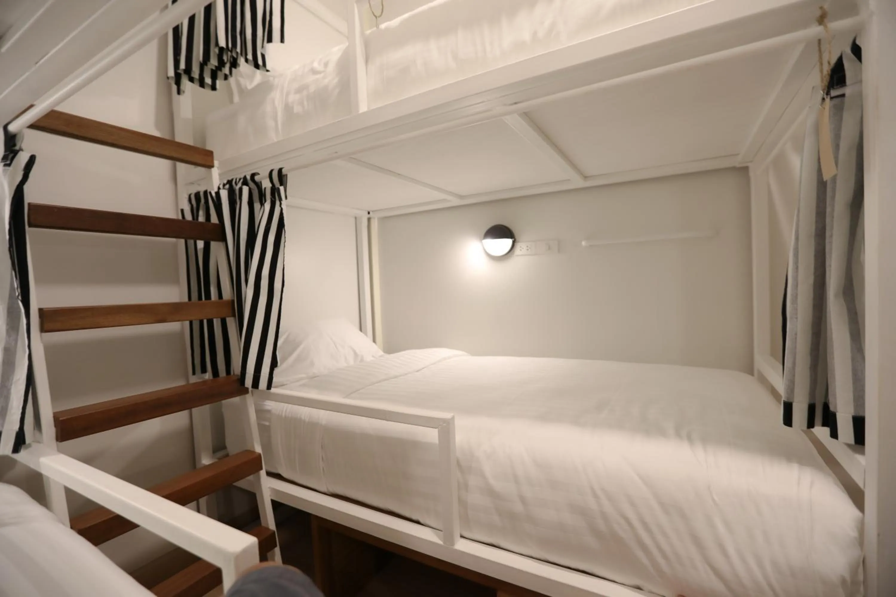 Bed in Hostel Lullaby Non-Smoking