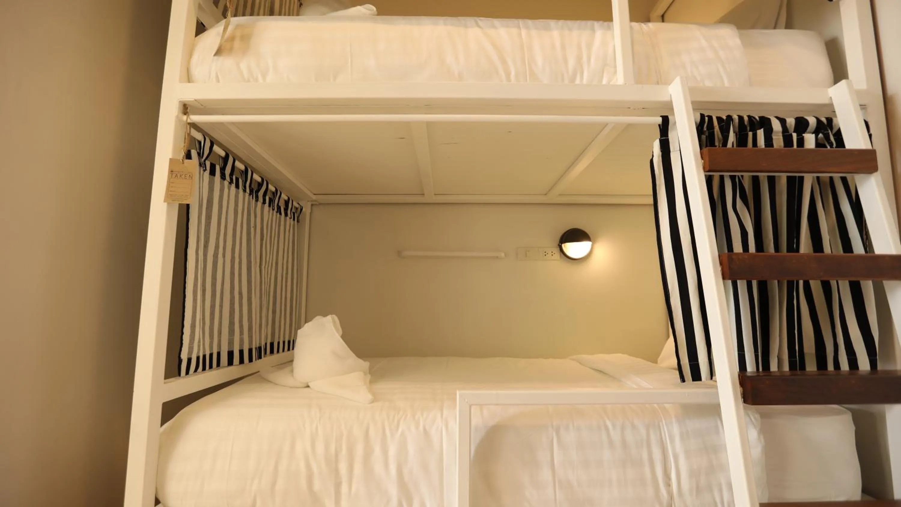 Bed in Hostel Lullaby Non-Smoking