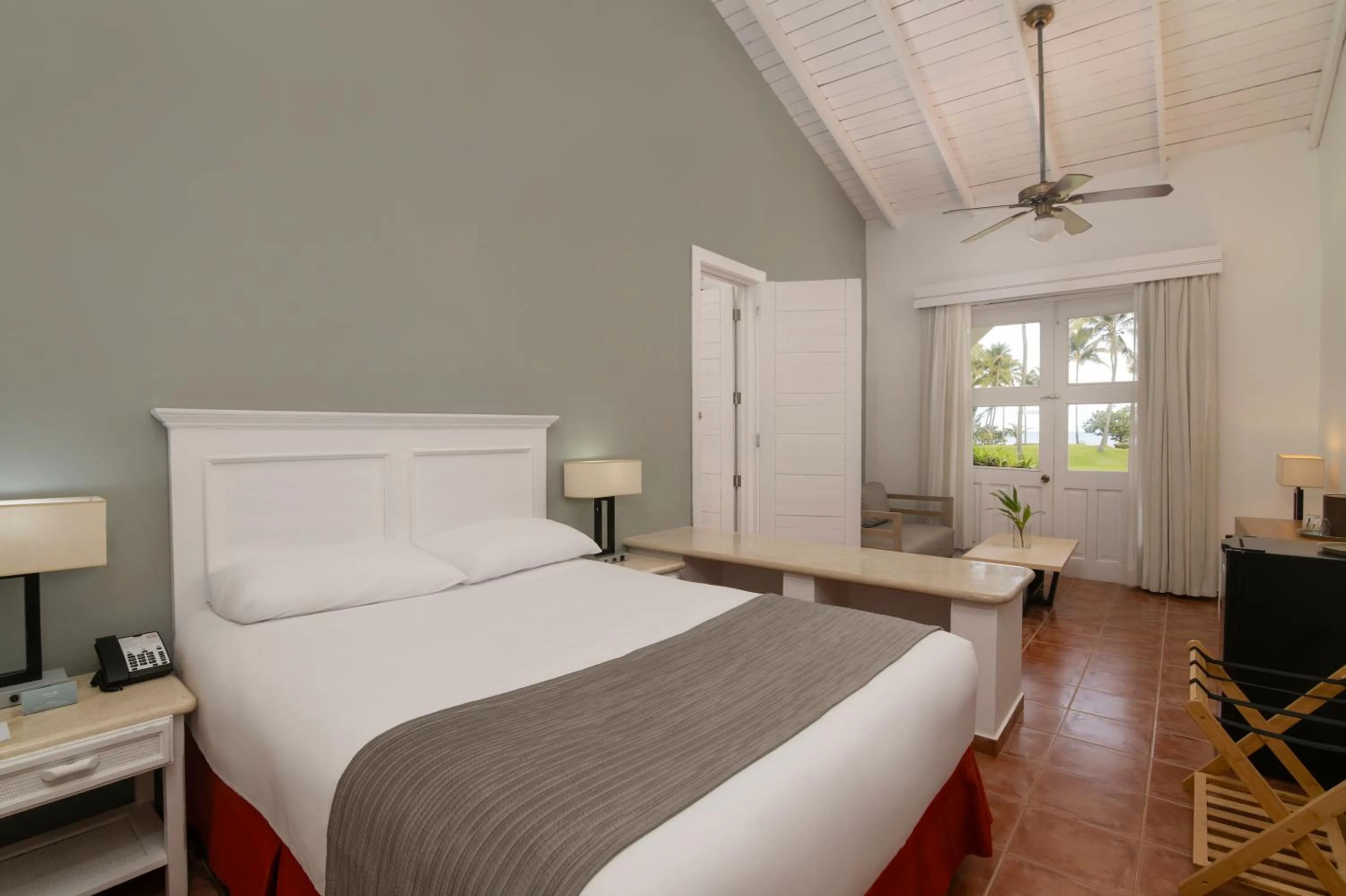 Bed in Wyndham Alltra Samana All Inclusive Resort