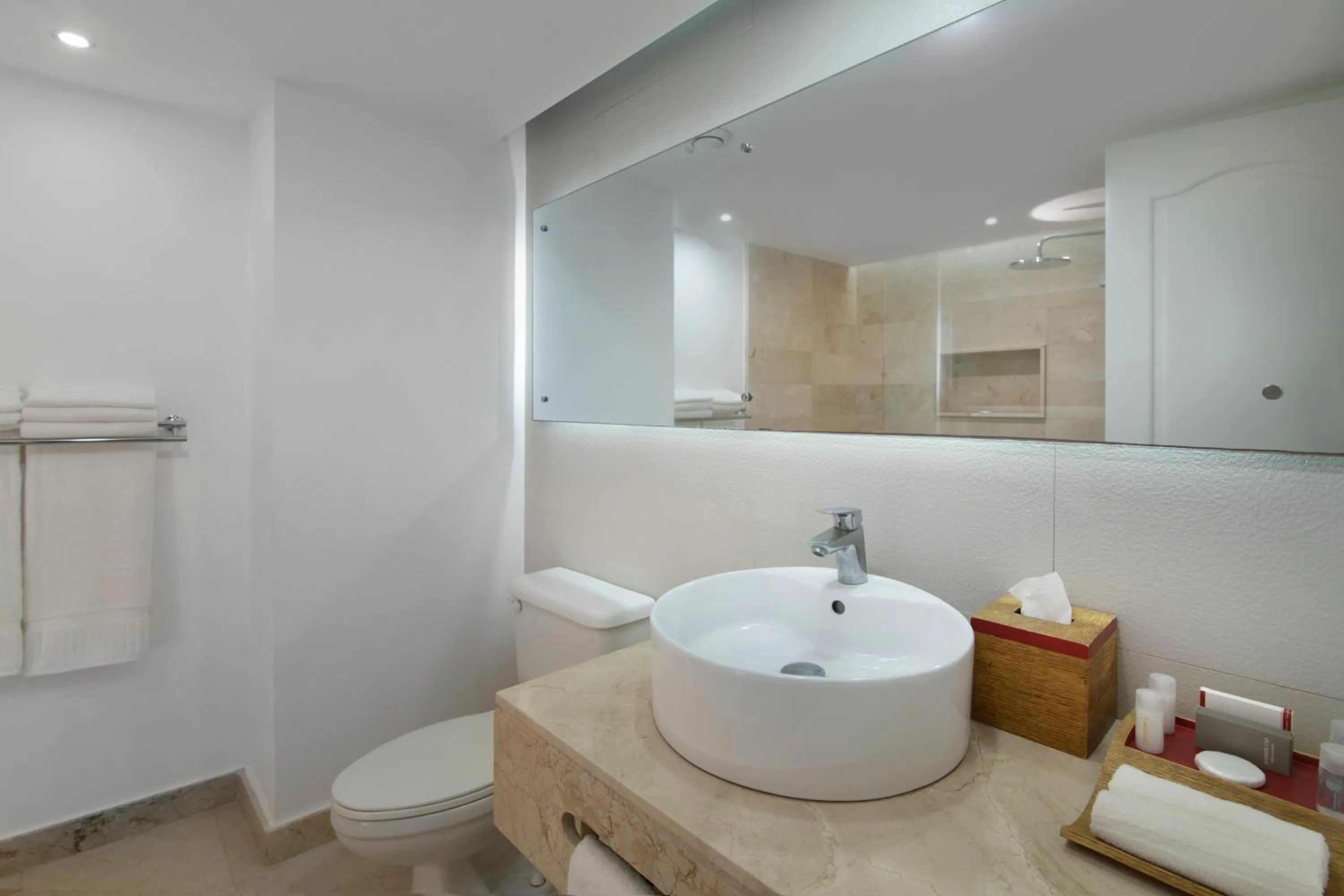 Shower in Wyndham Alltra Samana All Inclusive Resort