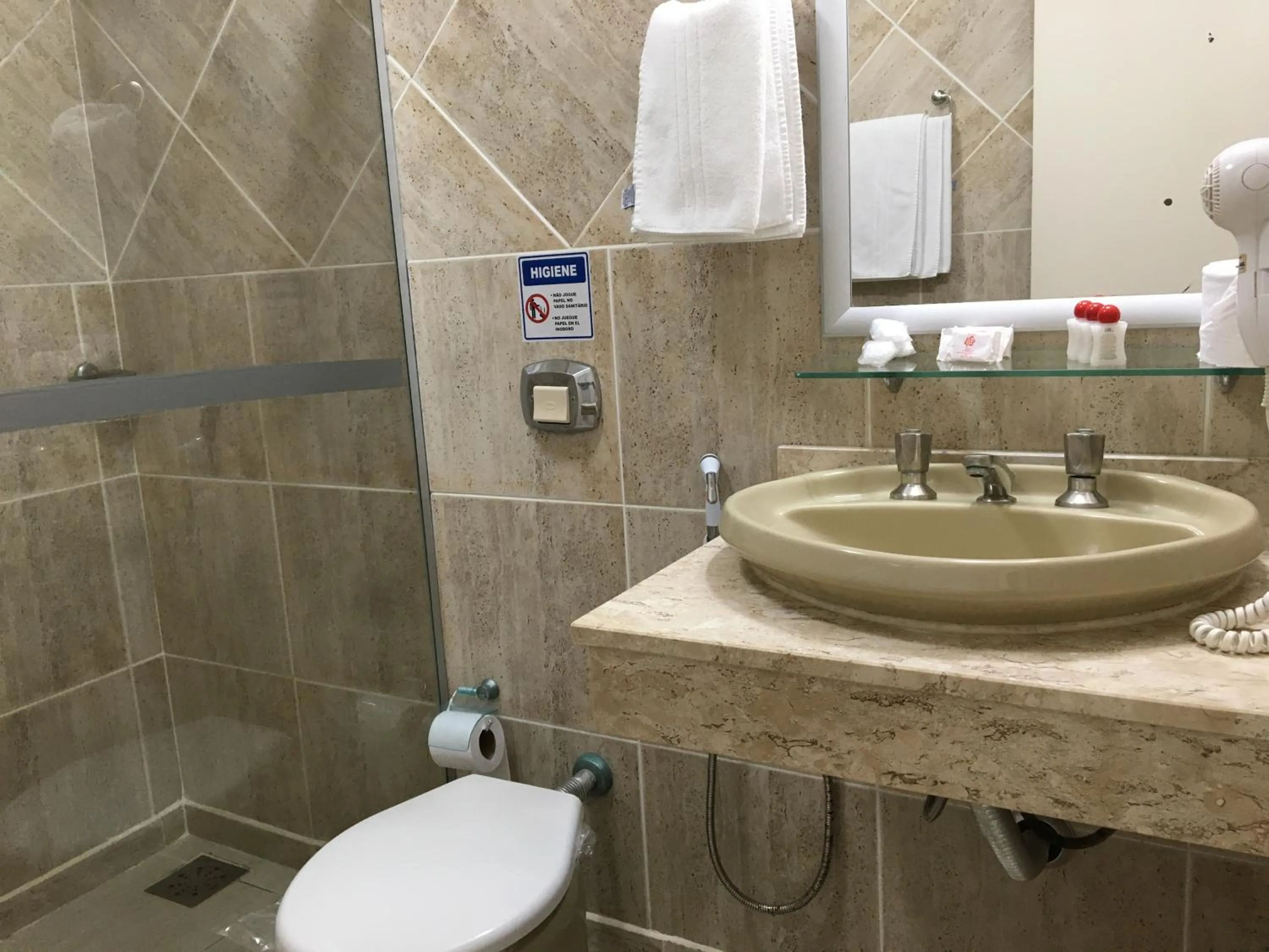 Bathroom in Hotel Galo Vermelho