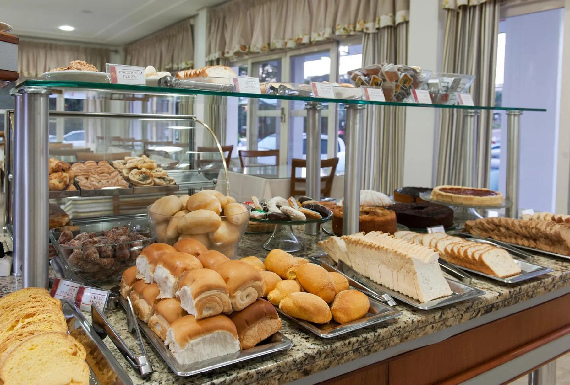 Buffet breakfast in Hotel Galo Vermelho