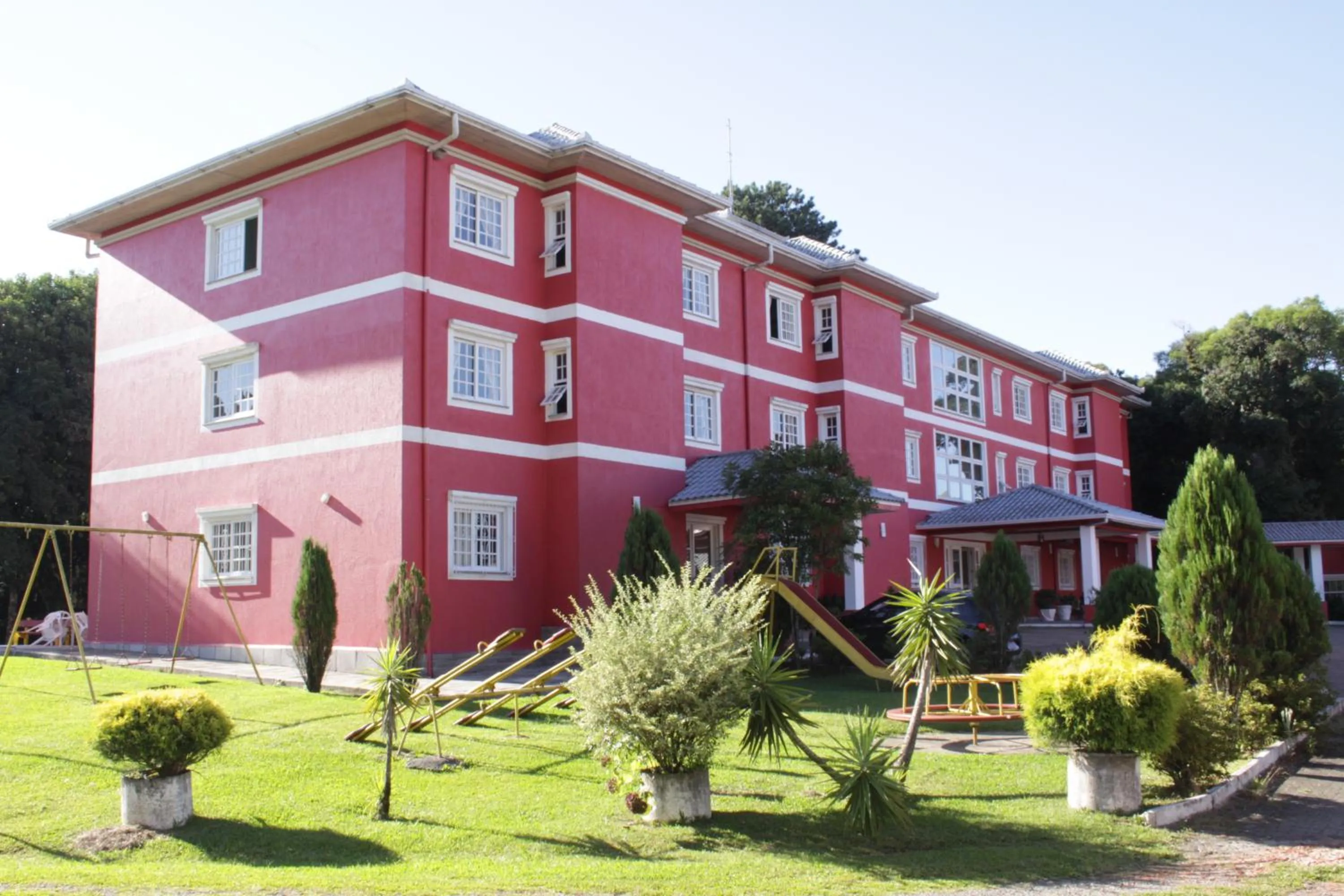 Property building in Hotel Galo Vermelho