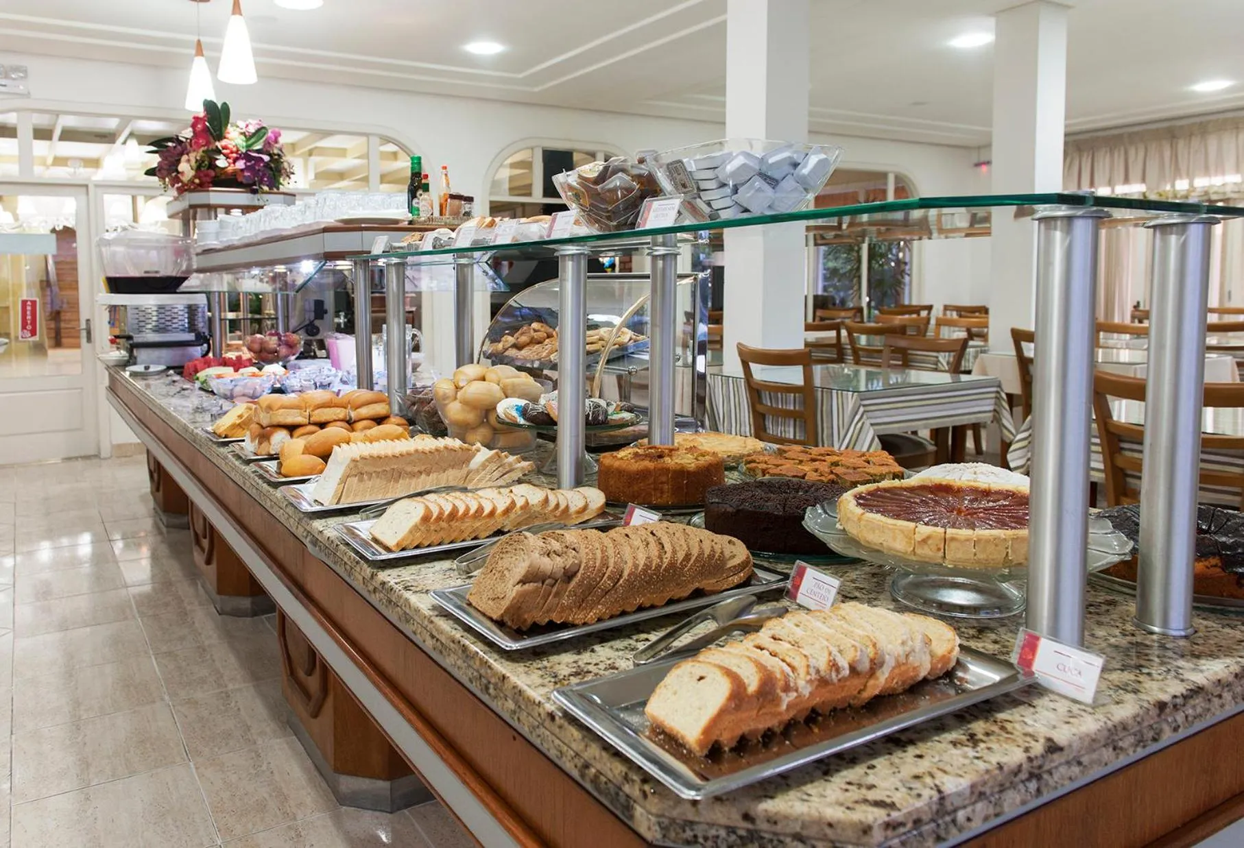 Buffet breakfast in Hotel Galo Vermelho