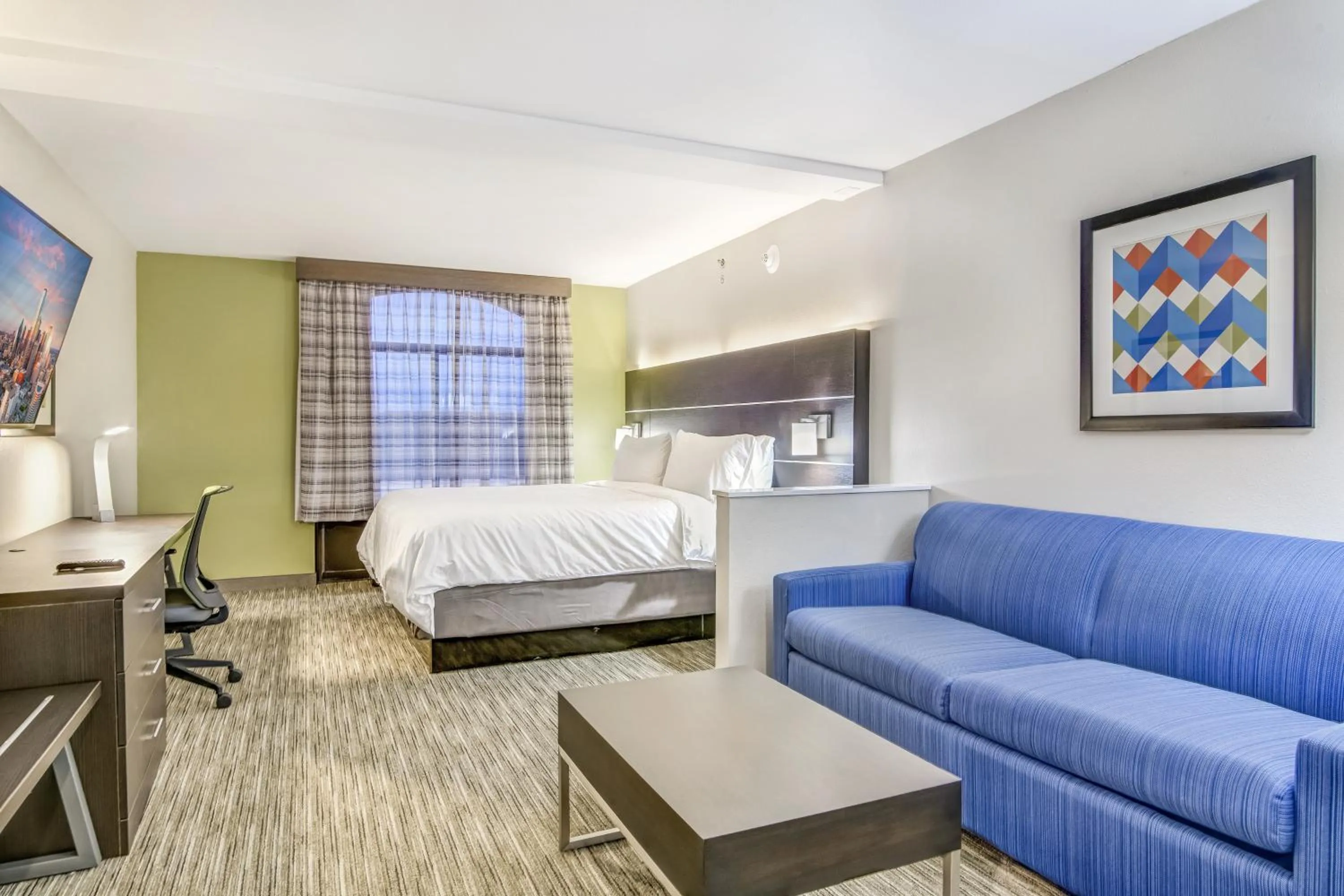 Bed in Holiday Inn Express & Suites Longview North by IHG