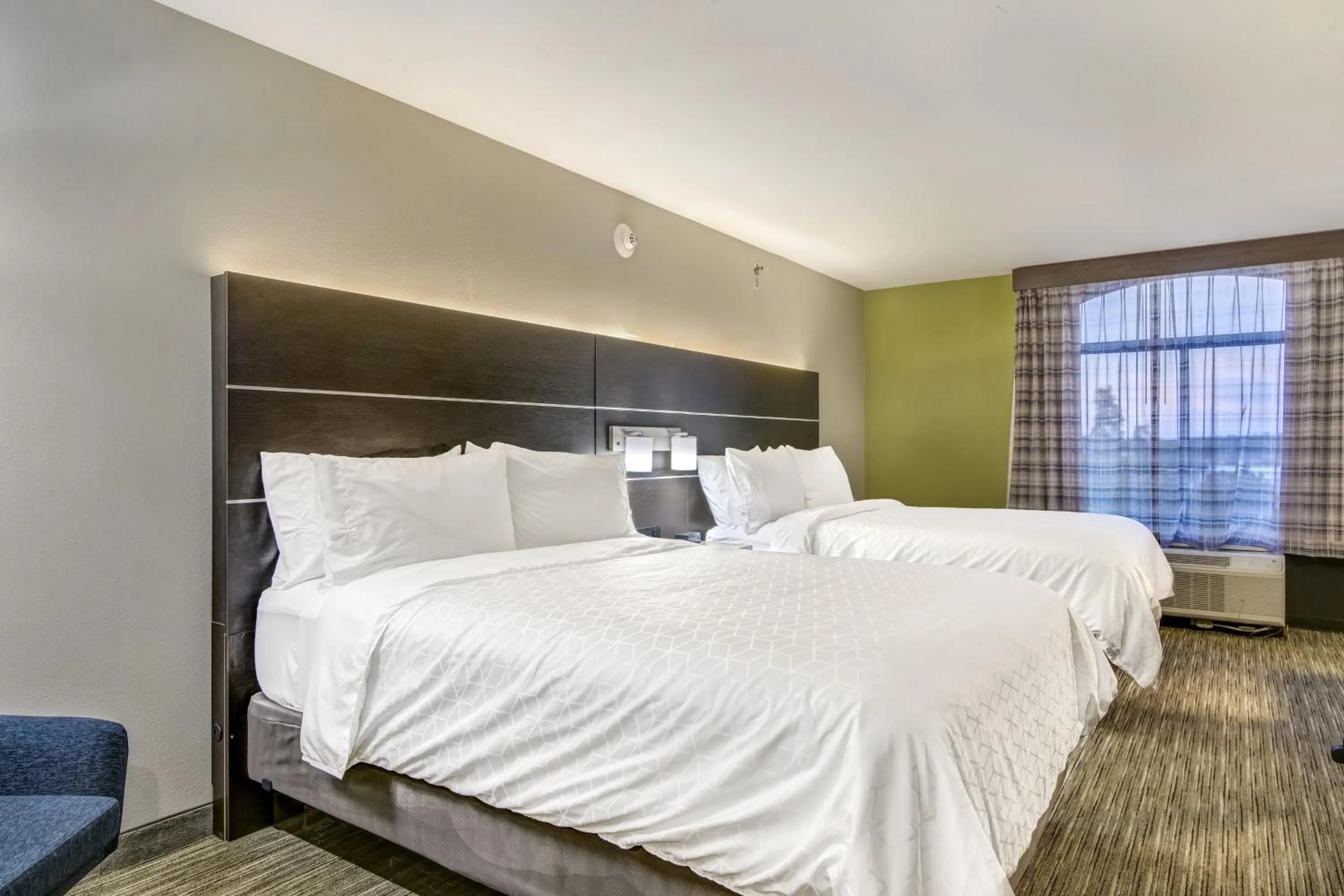 Photo of the whole room, Bed in Holiday Inn Express & Suites Longview North by IHG