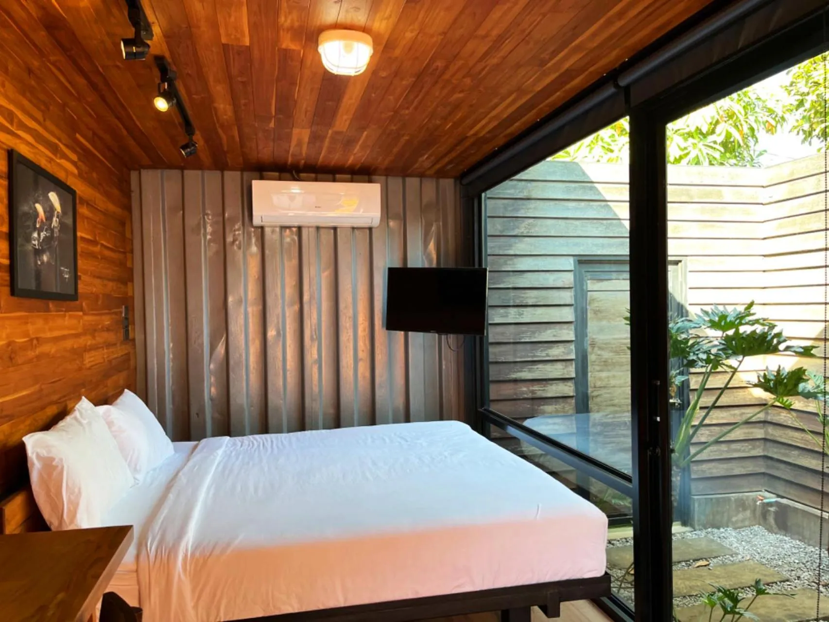 TV and multimedia, Bed in Kong Resort Vangvieng