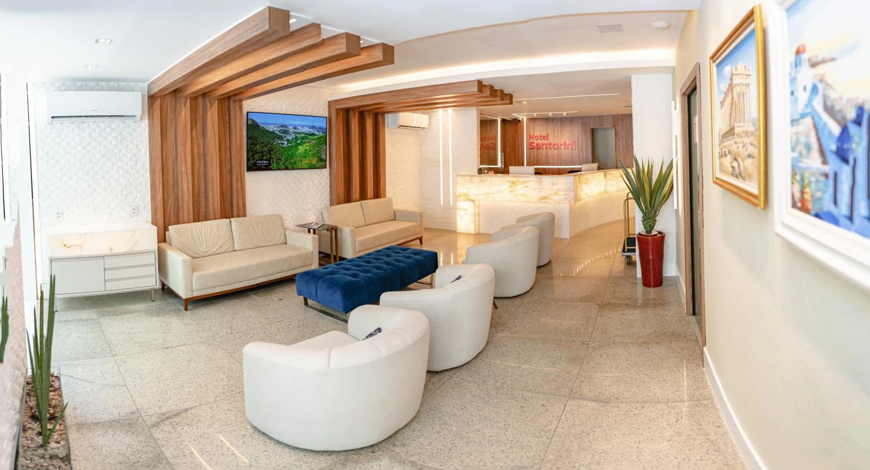 Communal lounge/ TV room in Hotel Santorini