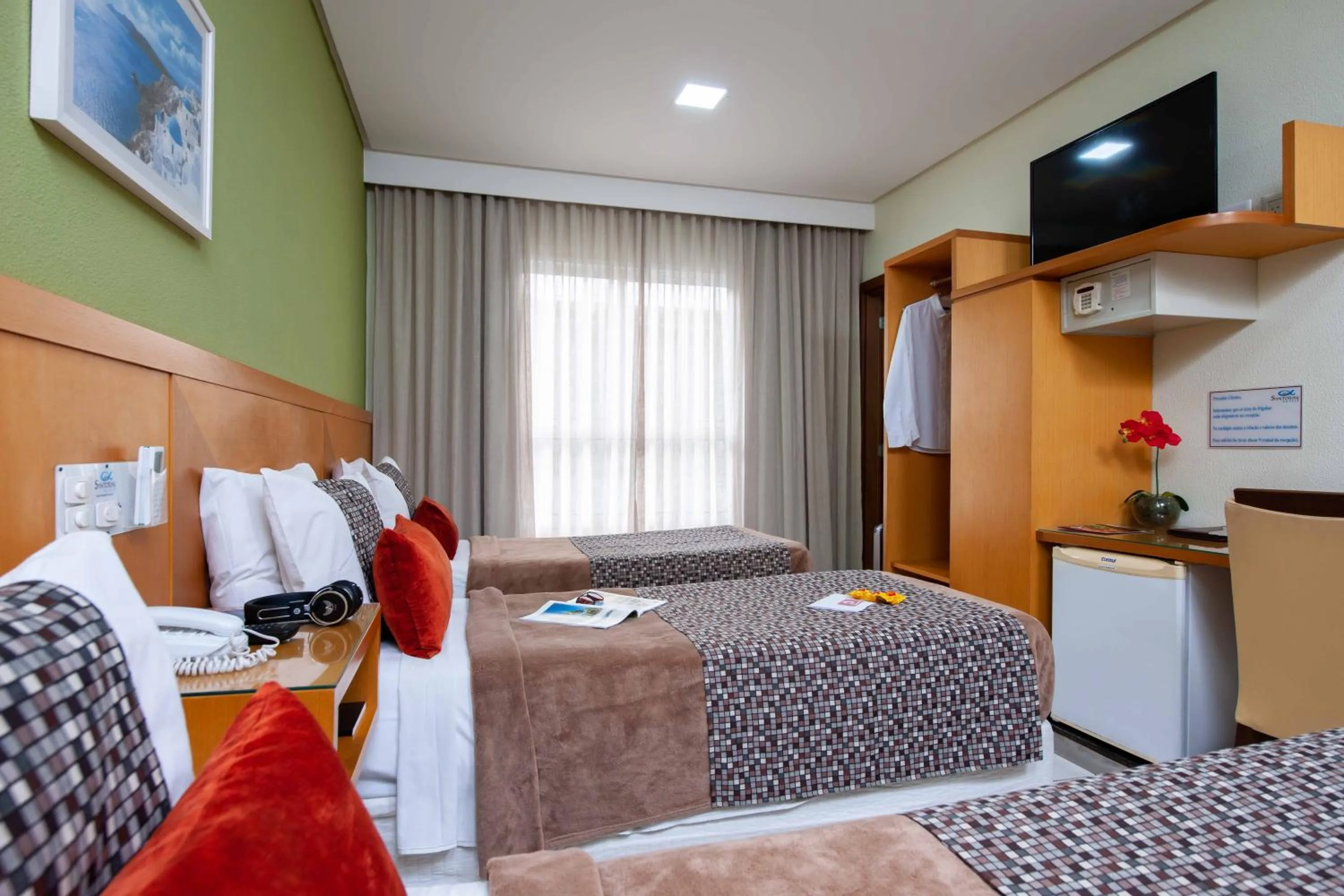 TV and multimedia, Bed in Hotel Santorini