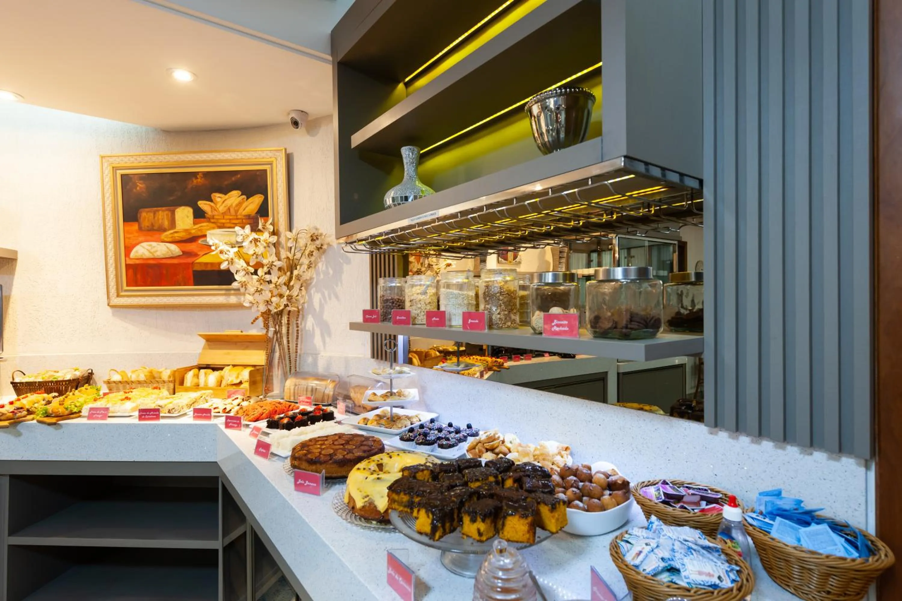 Restaurant/places to eat in Hotel Santorini