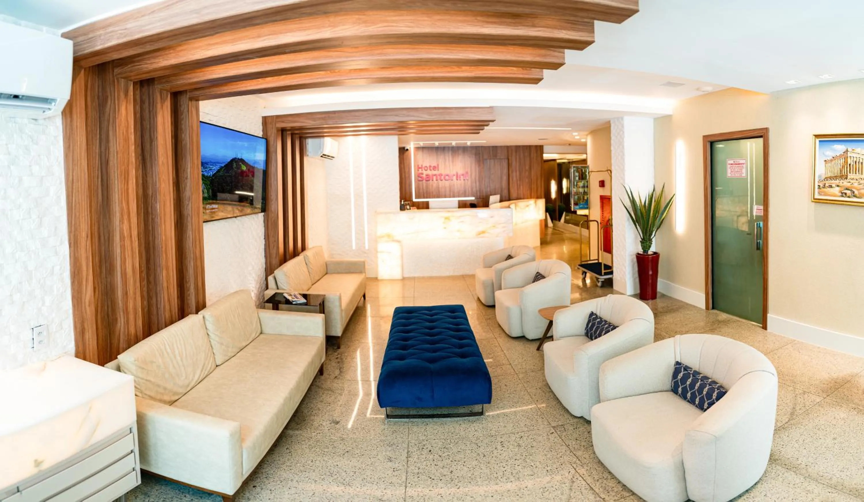 Communal lounge/ TV room, Bed in Hotel Santorini