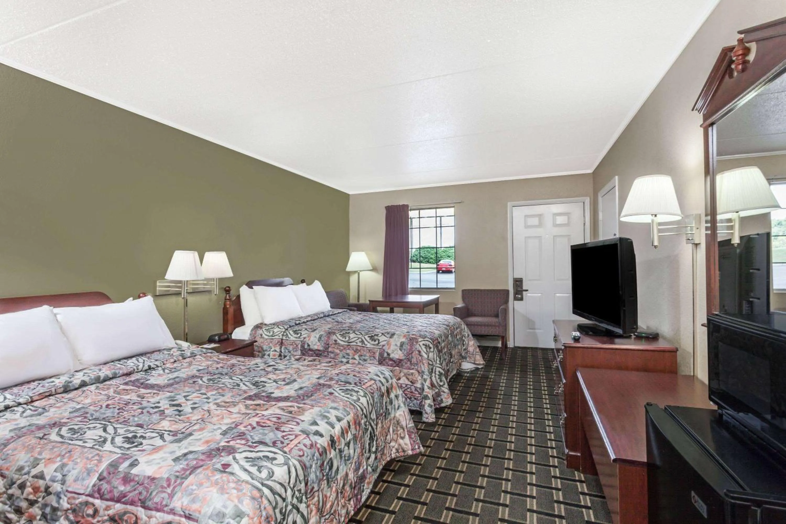 Photo of the whole room, Bed in Days Inn by Wyndham Lenoir City