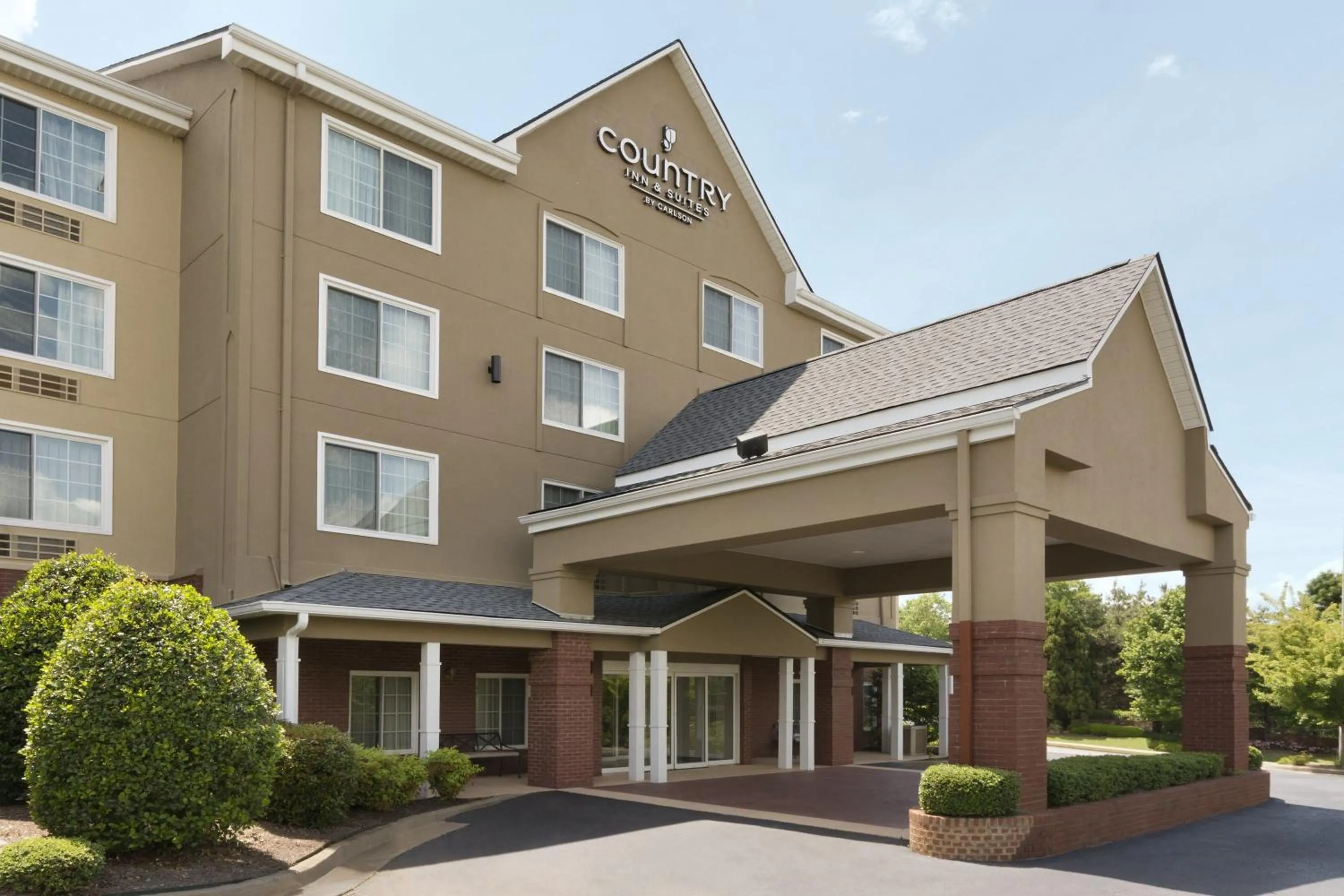 Property building in Country Inn & Suites by Radisson, Buford at Mall of Georgia, GA