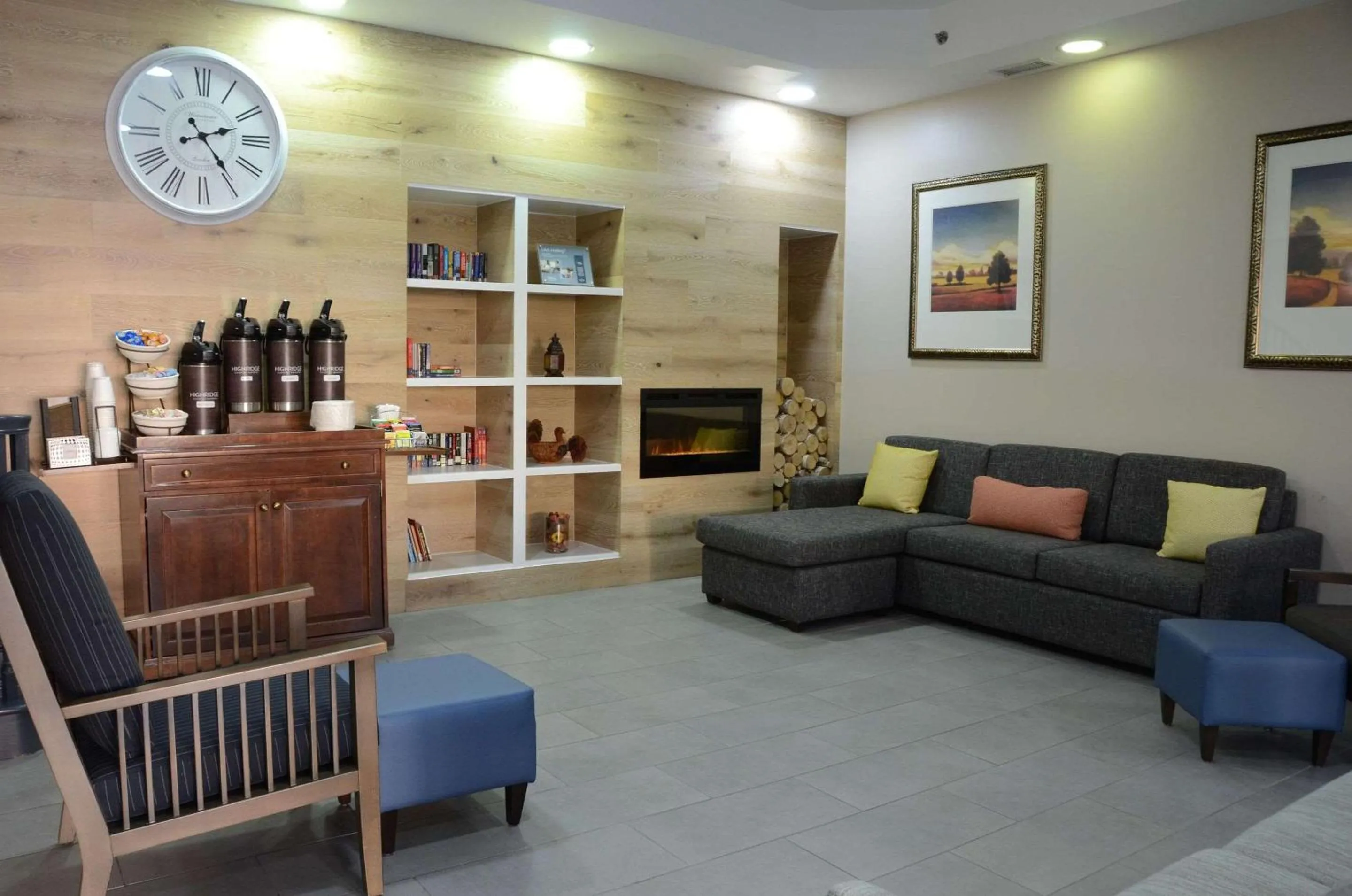 Living room in Country Inn & Suites by Radisson, Buford at Mall of Georgia, GA