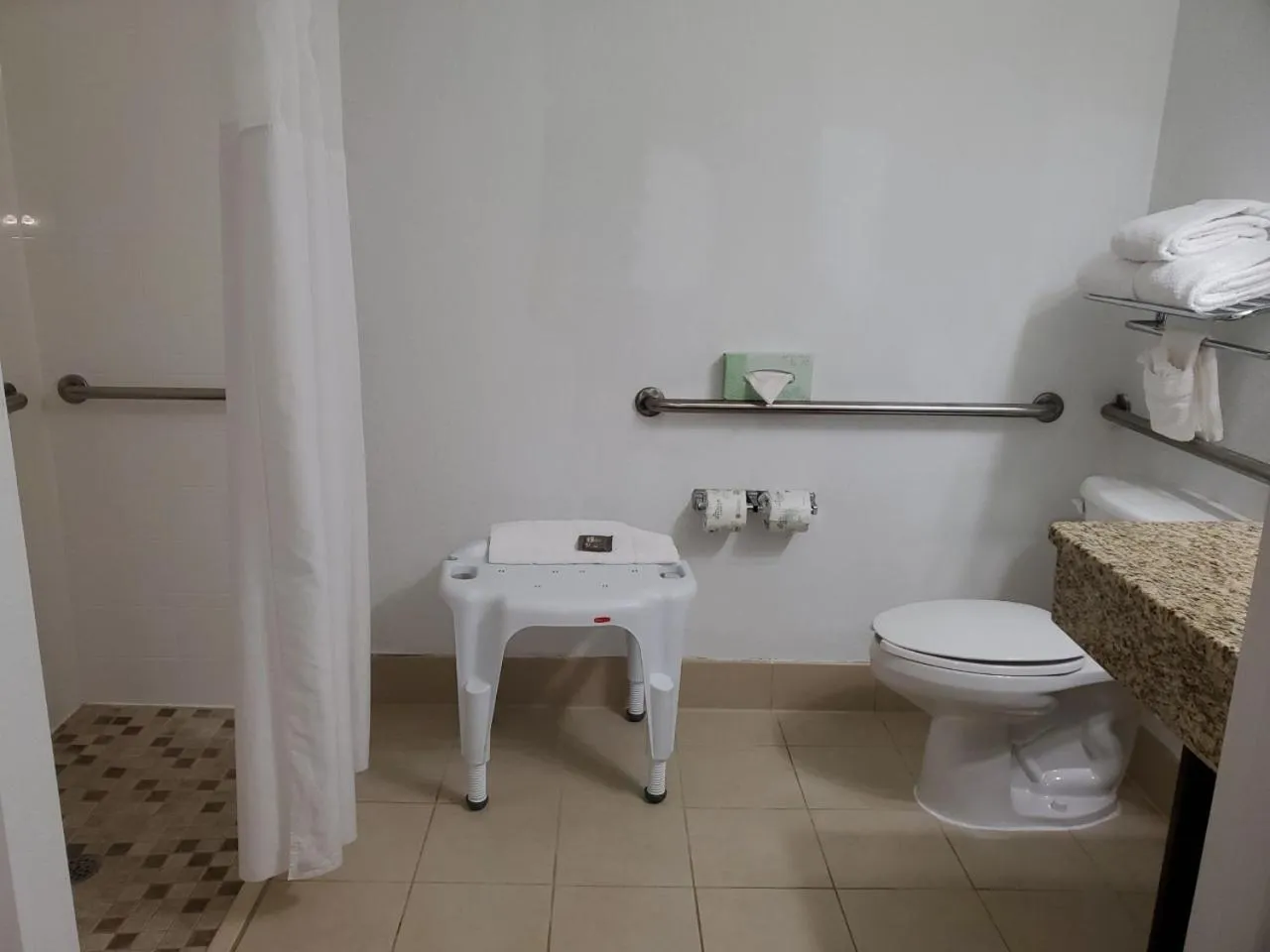 Bathroom in Country Inn & Suites by Radisson, Buford at Mall of Georgia, GA