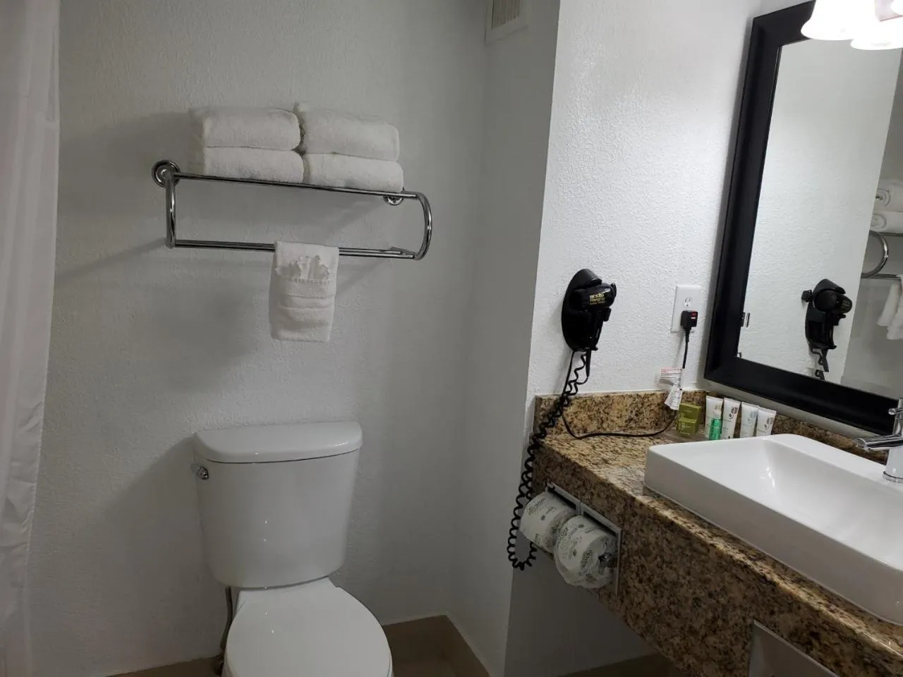 Bathroom in Country Inn & Suites by Radisson, Buford at Mall of Georgia, GA