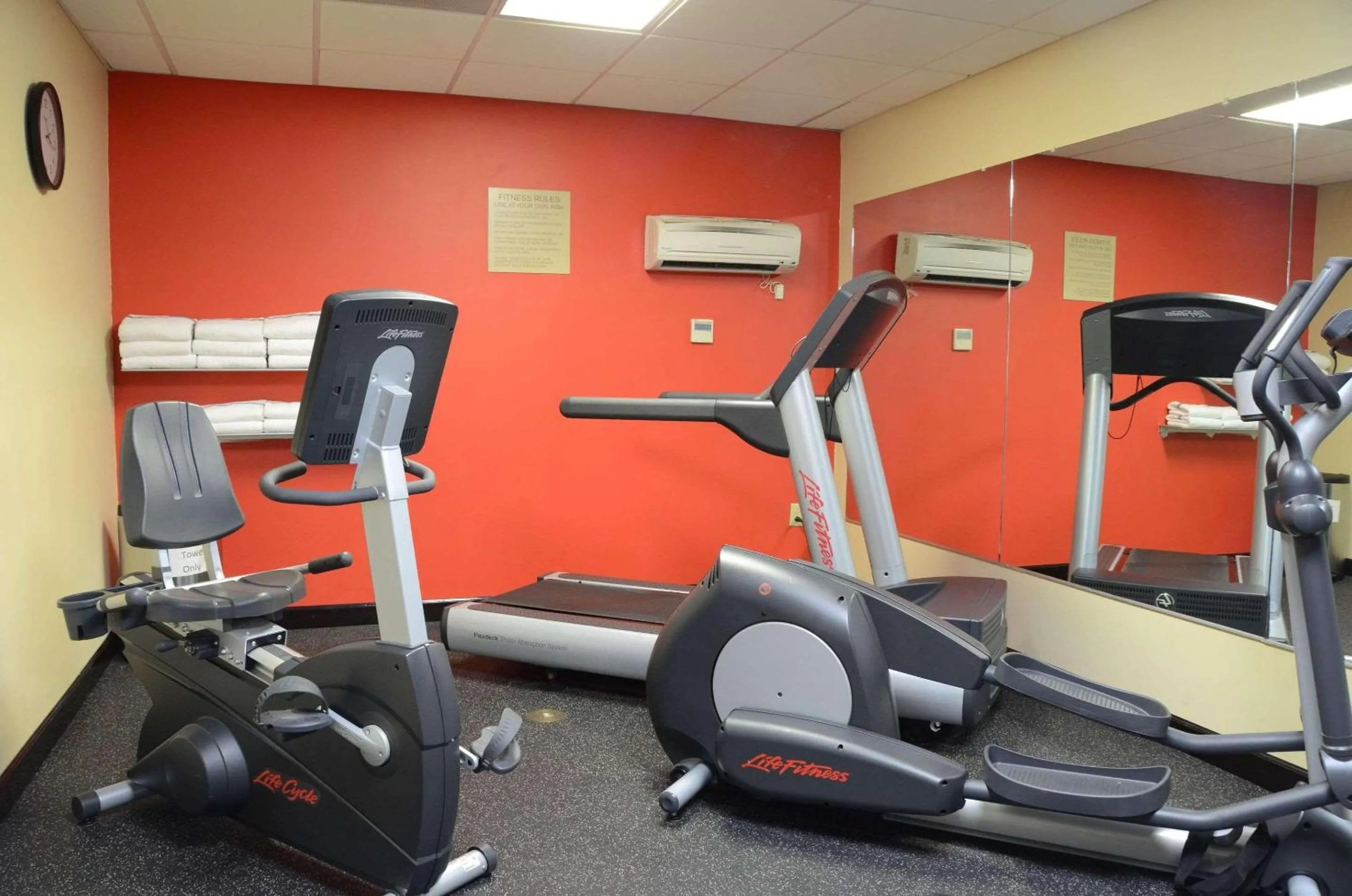 Fitness centre/facilities in Country Inn & Suites by Radisson, Buford at Mall of Georgia, GA