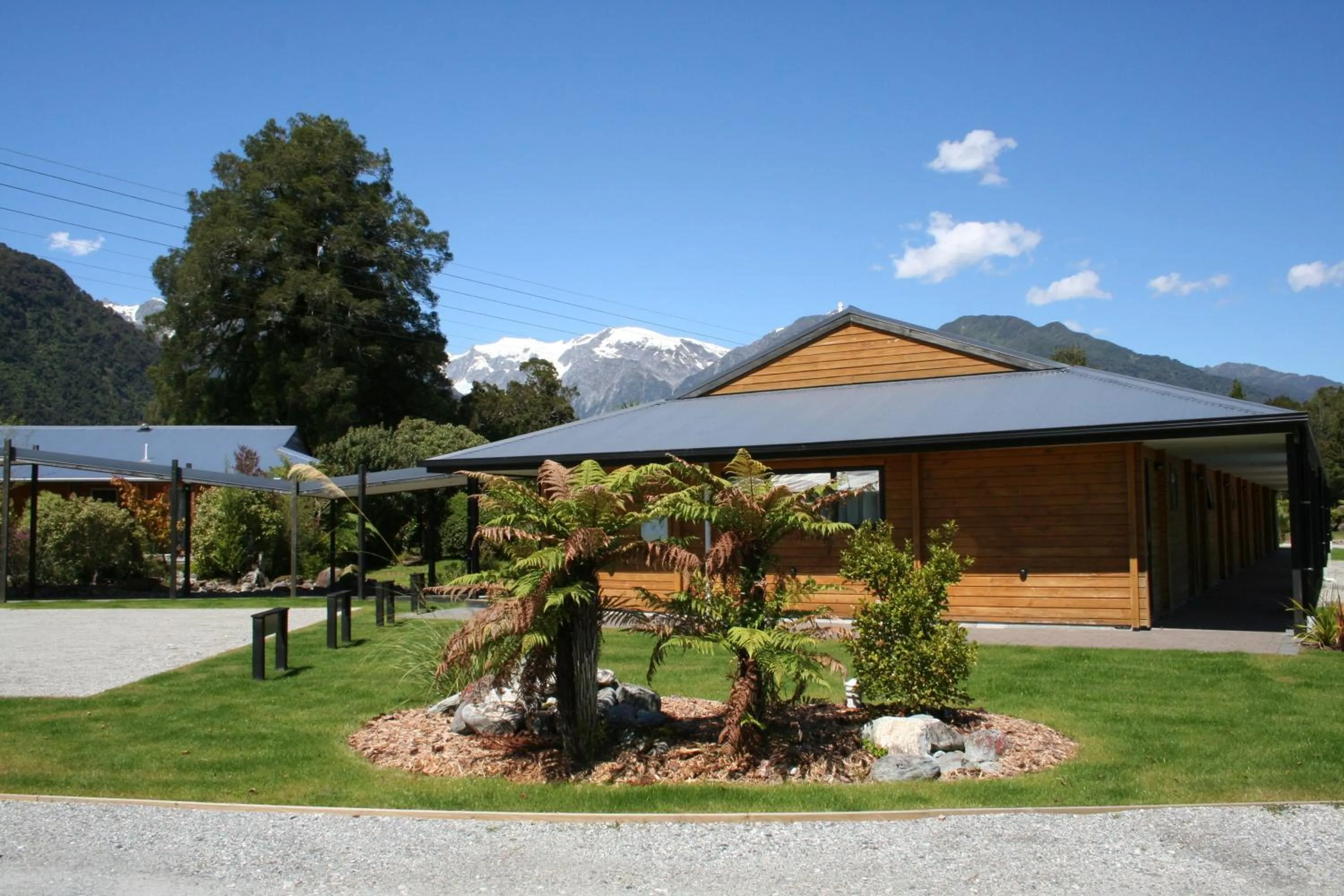 Facade/entrance in Westwood Lodge