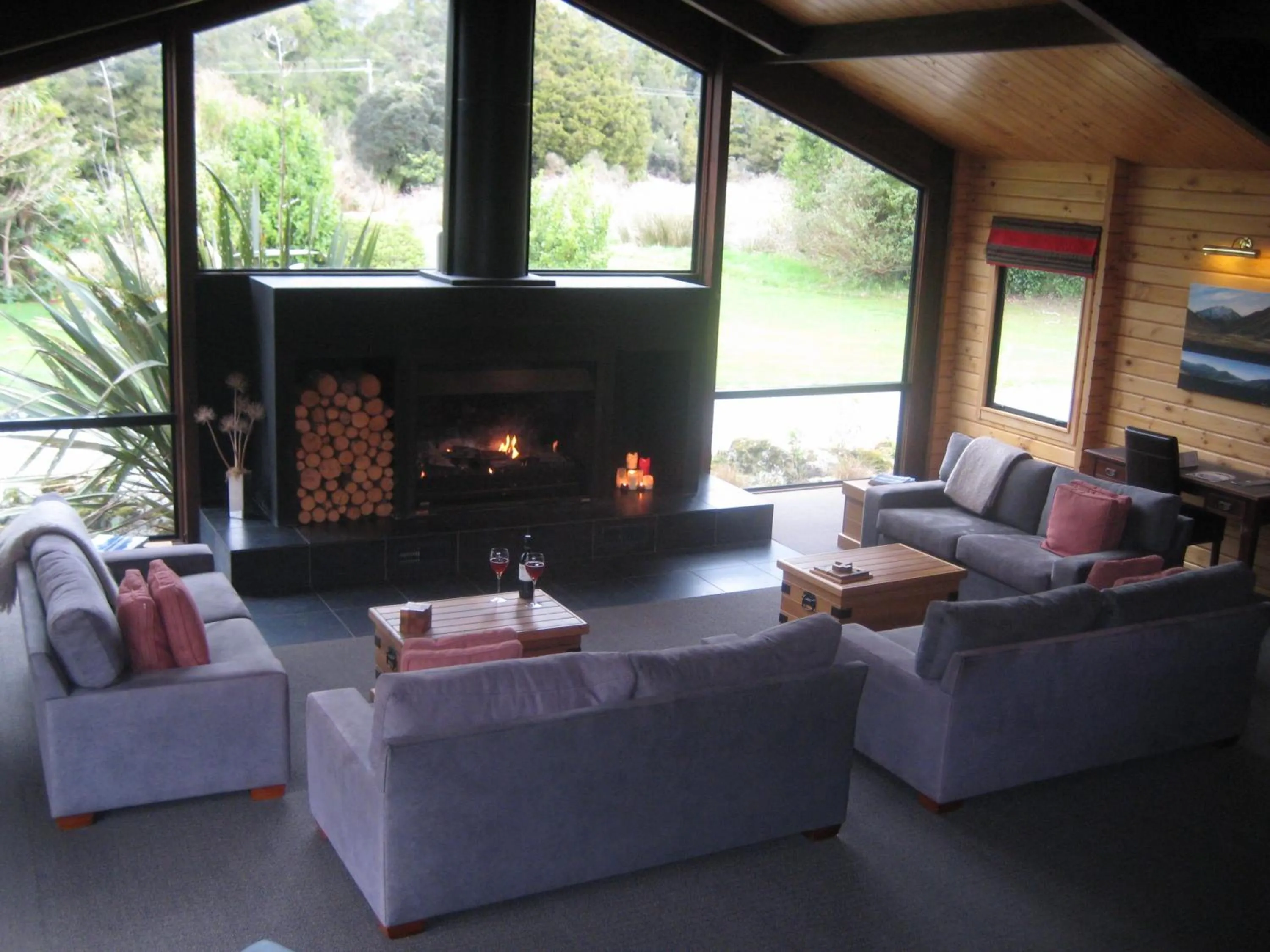 Lounge or bar in Westwood Lodge