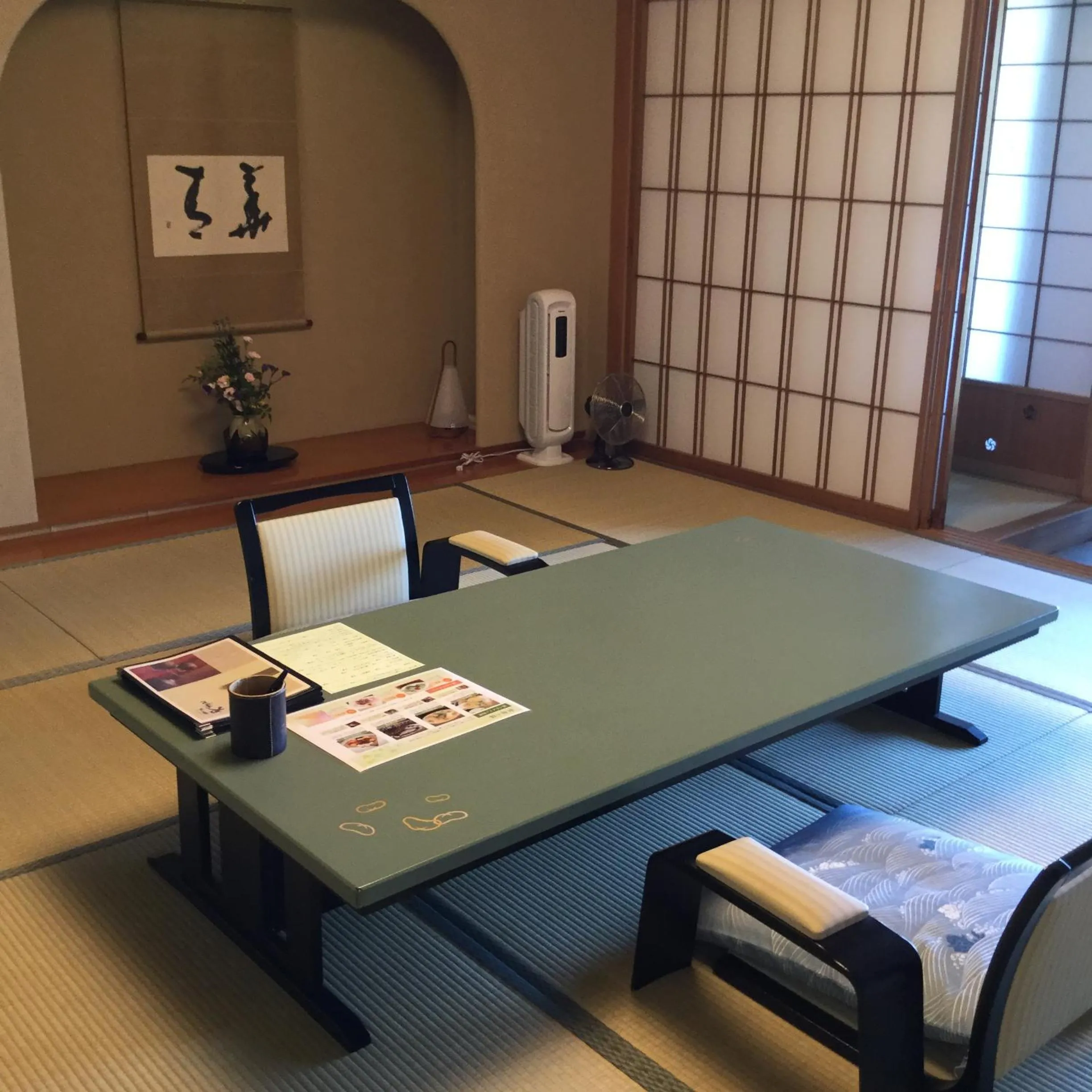 Photo of the whole room in Seizan Yamato