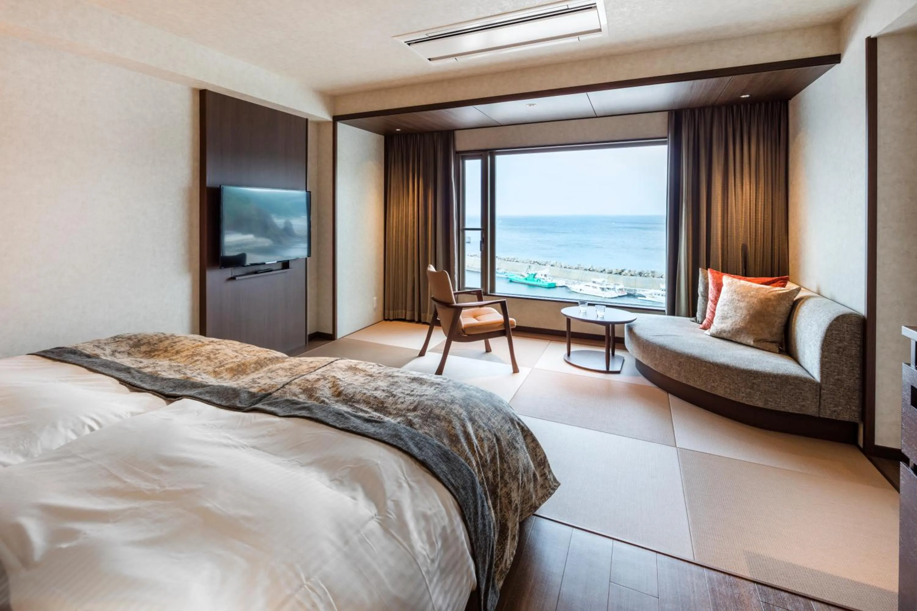 Photo of the whole room, Bed in Kitakobushi Shiretoko Hotel & Resort