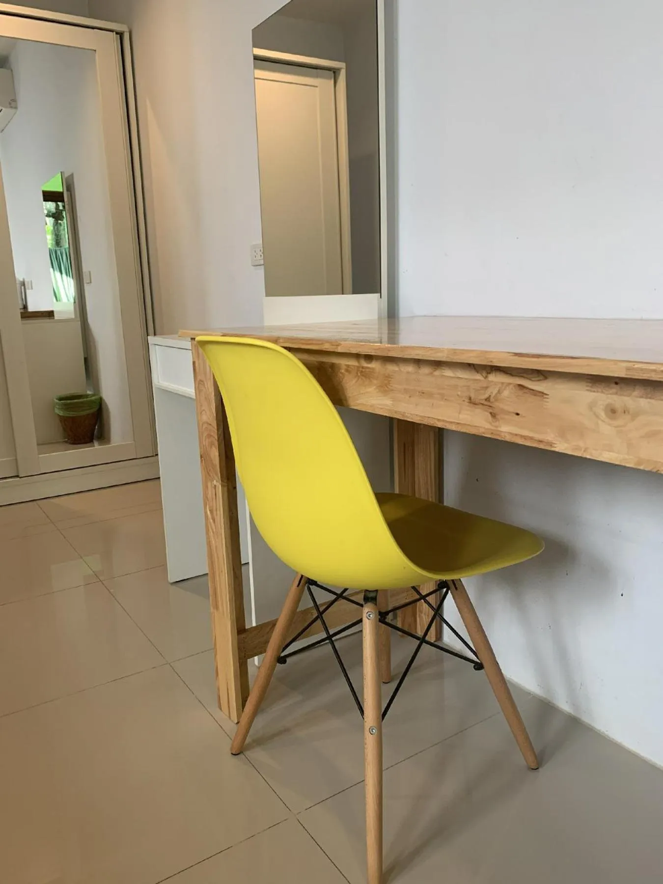 hair dresser in Benjamin's Hut