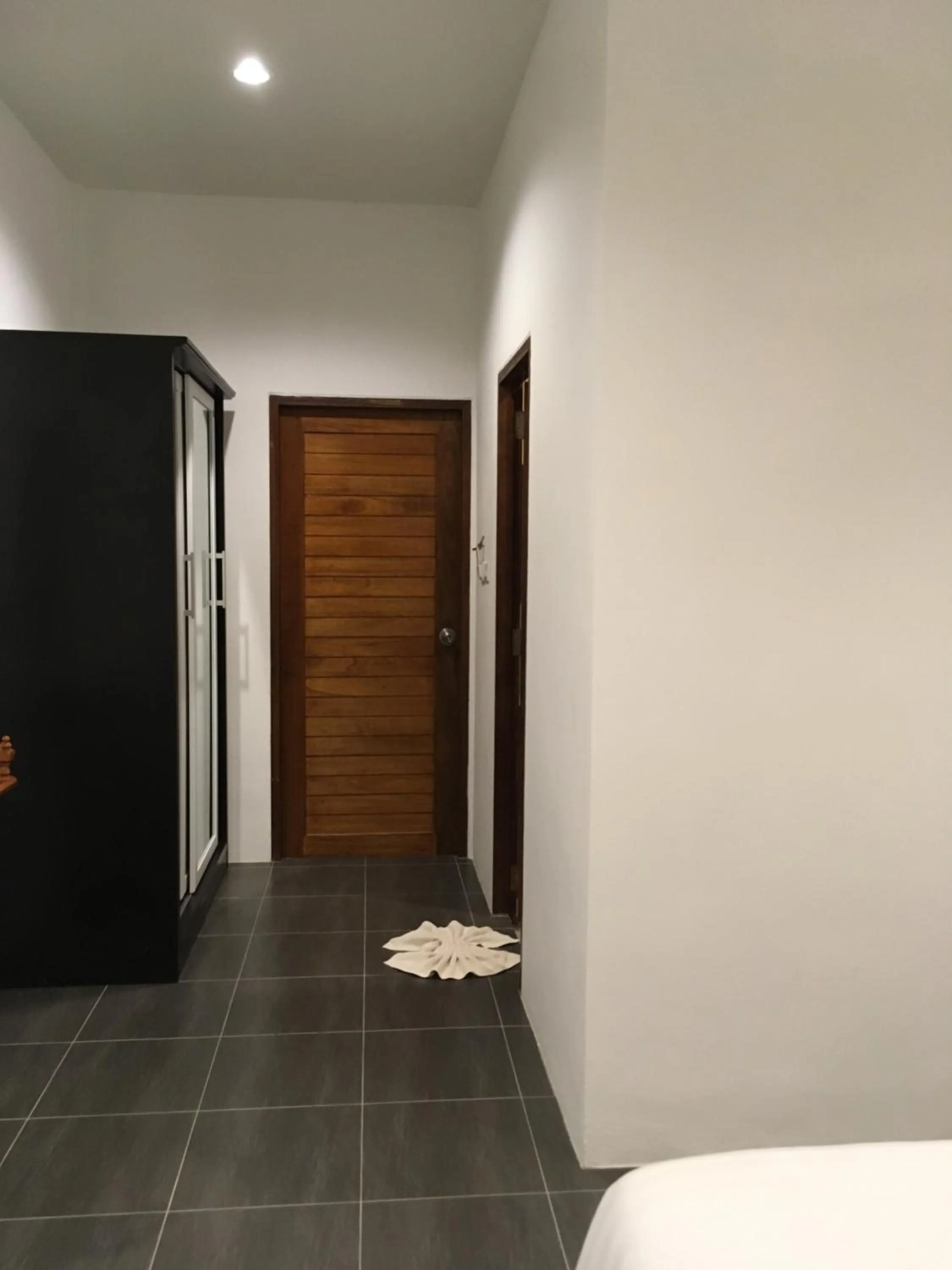 Photo of the whole room, Bed in Benjamin's Hut