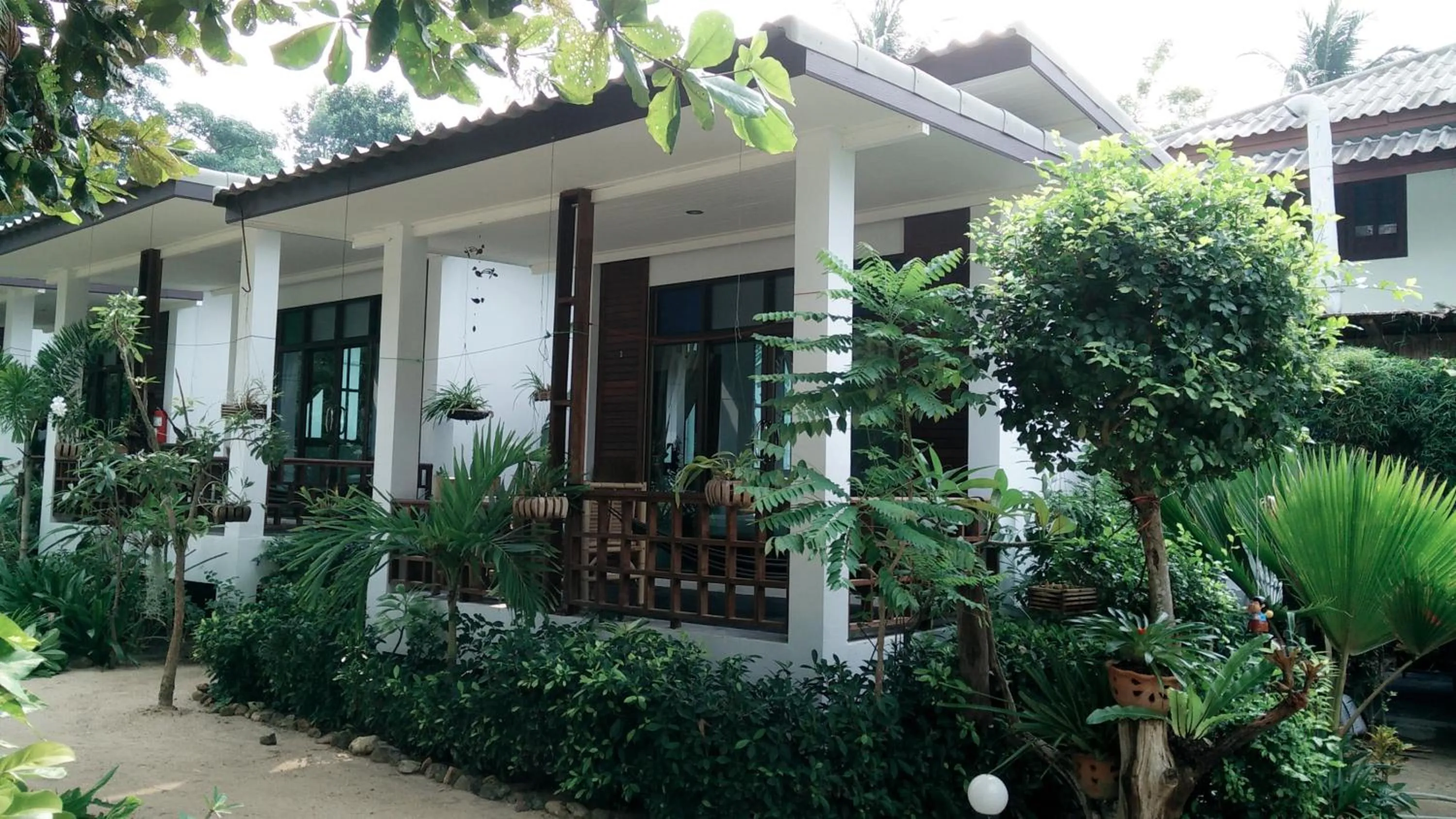 Facade/entrance in Benjamin's Hut