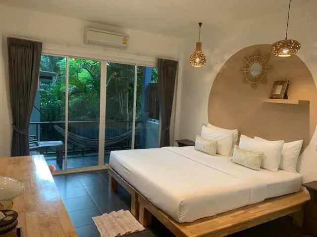 Photo of the whole room, Bed in Benjamin's Hut